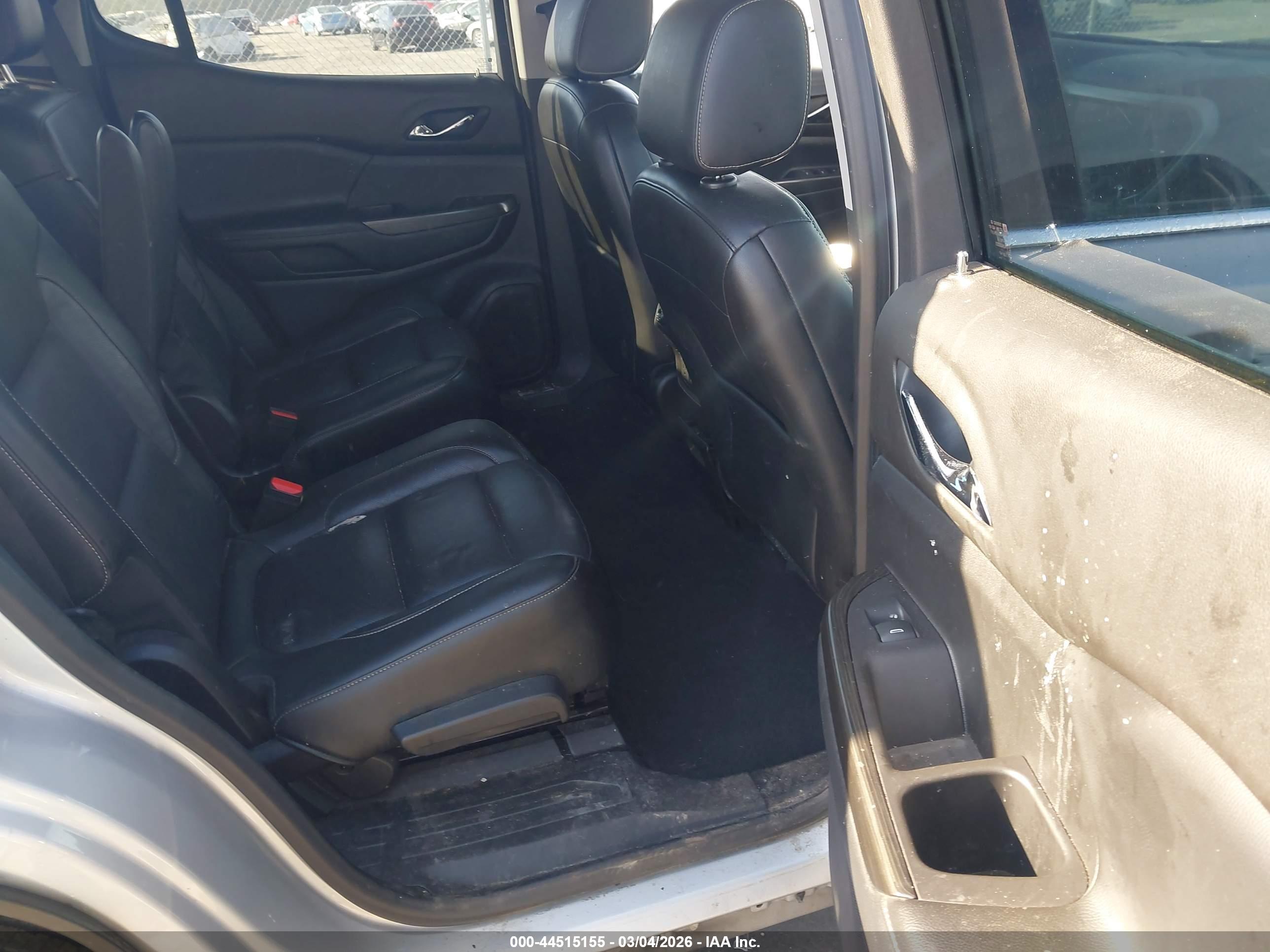 GMC ACADIA image 8