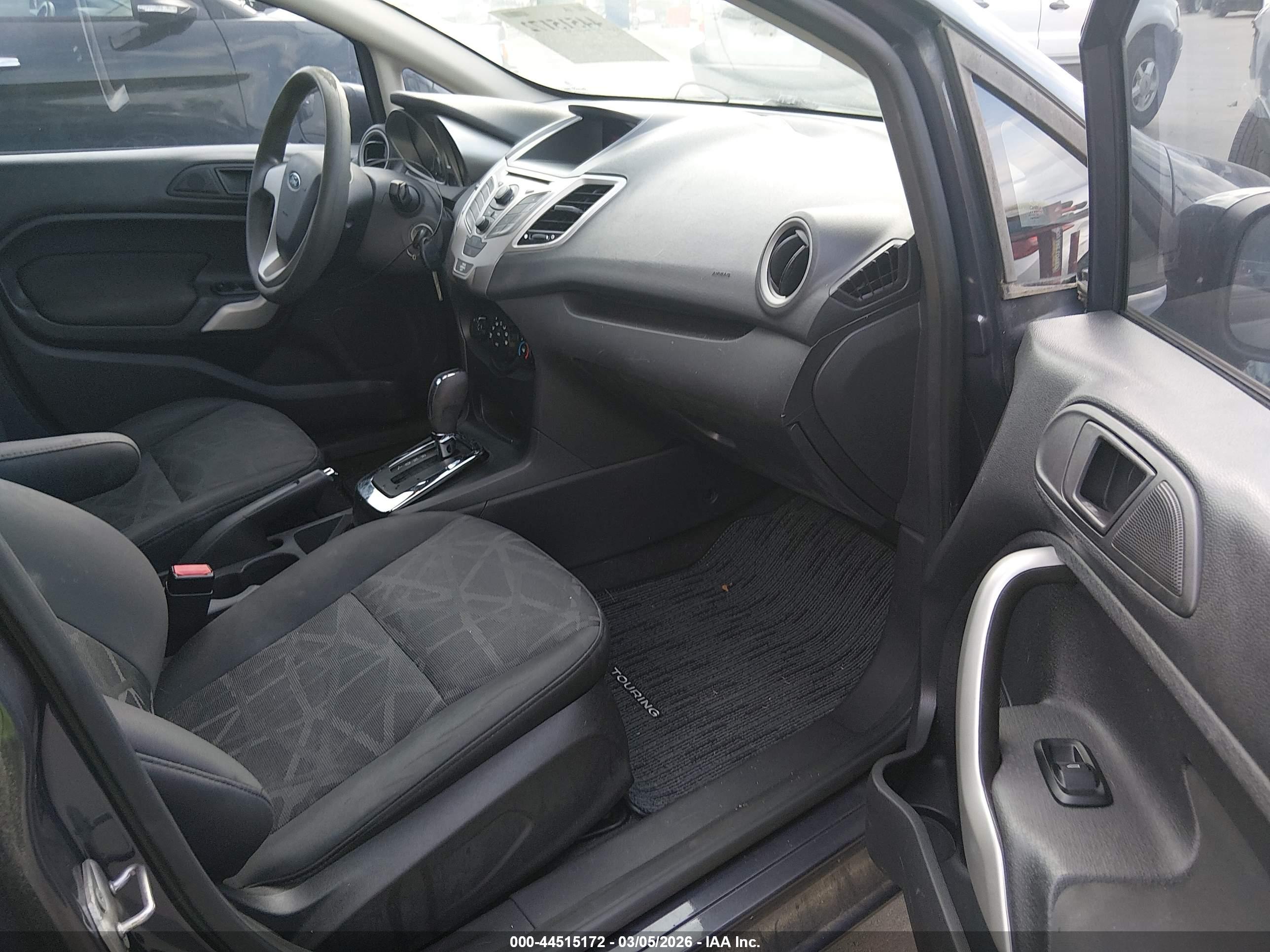 FORD FIESTA image 5