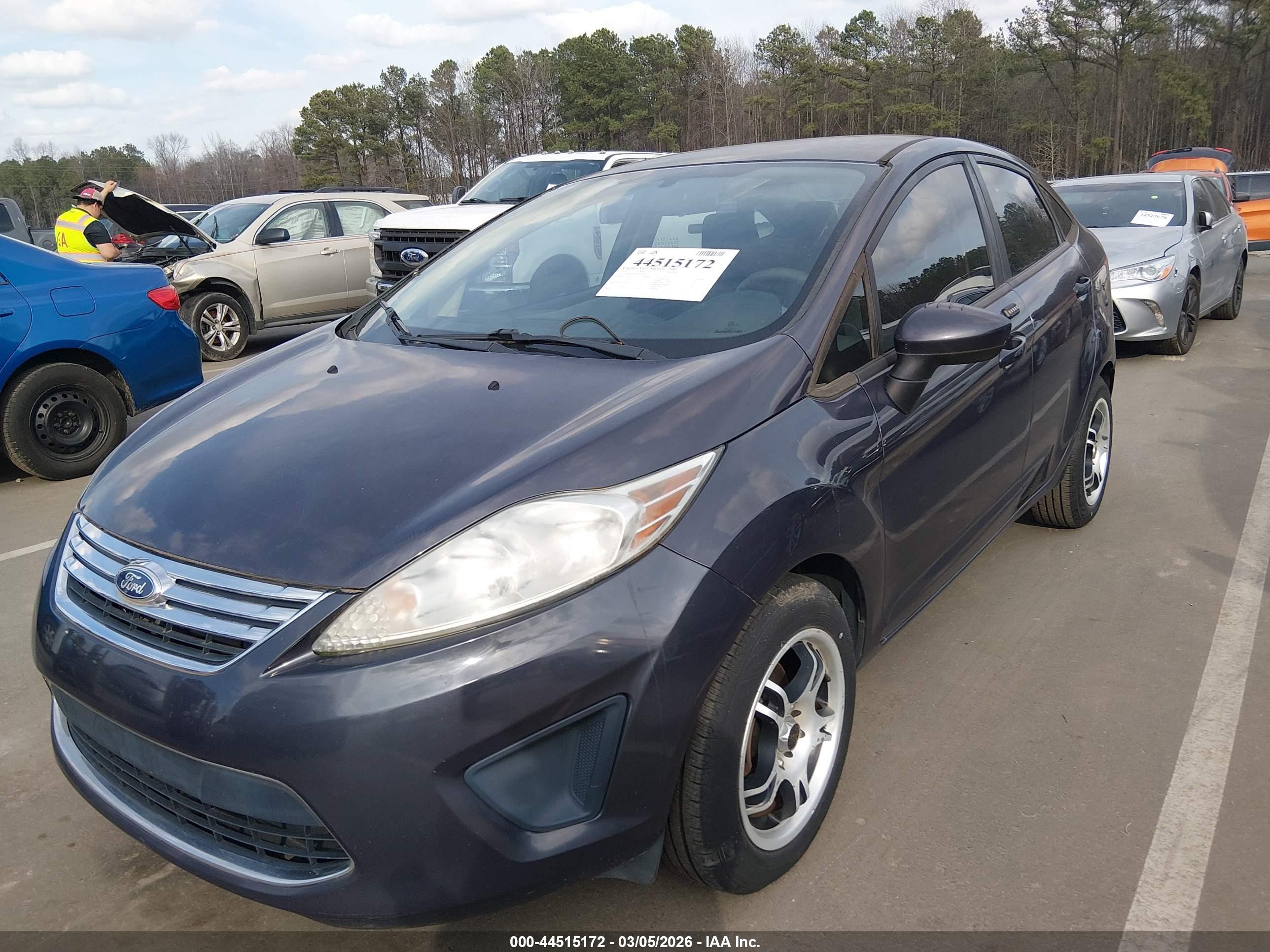 FORD FIESTA image 6