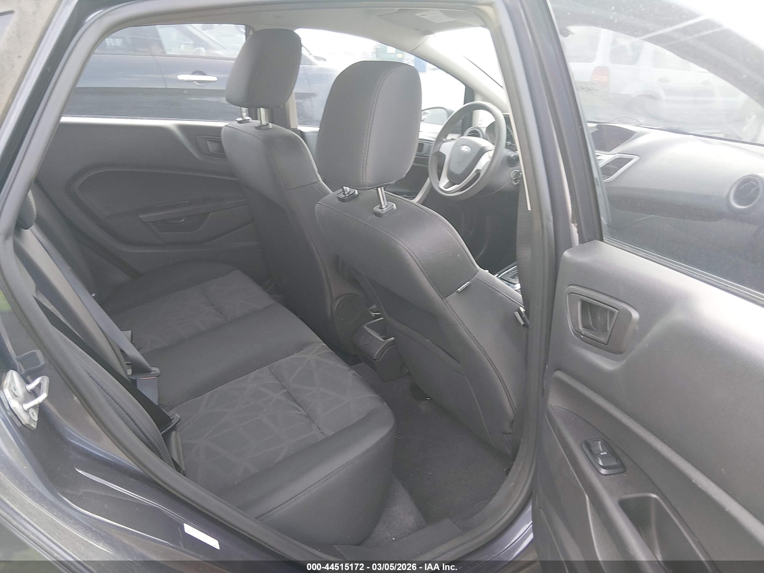 FORD FIESTA image 8