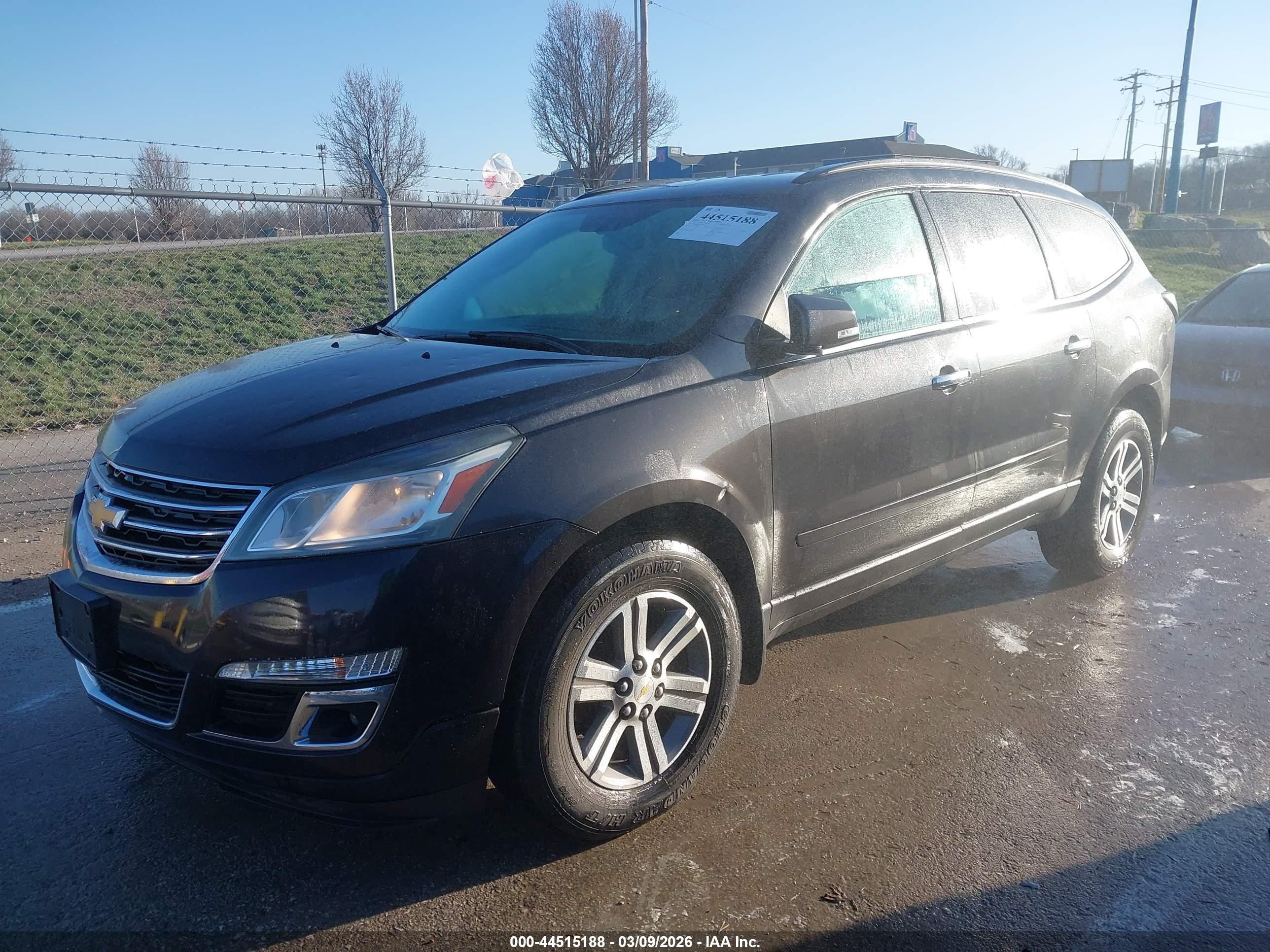 CHEVROLET TRAVERSE image 2