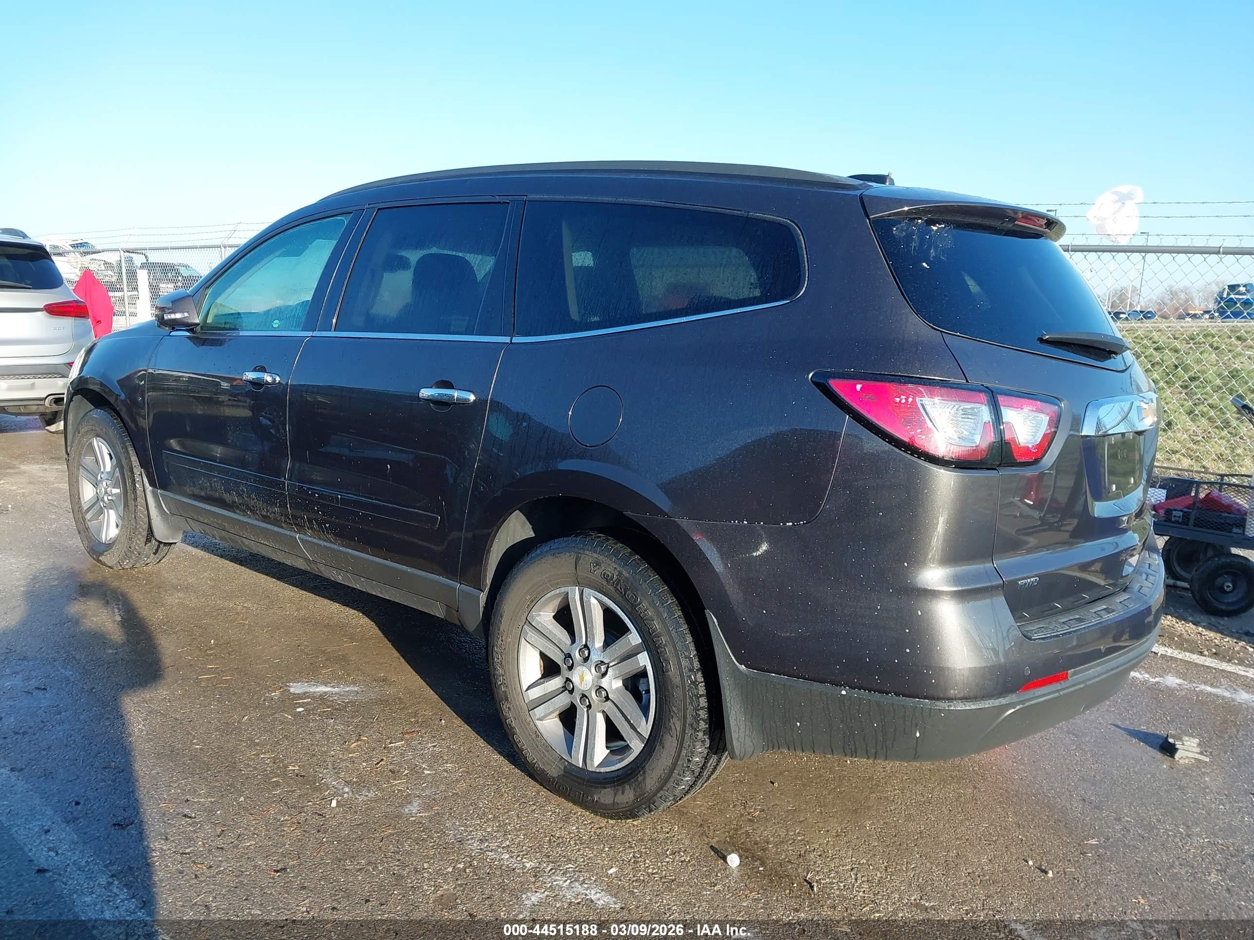 CHEVROLET TRAVERSE image 3