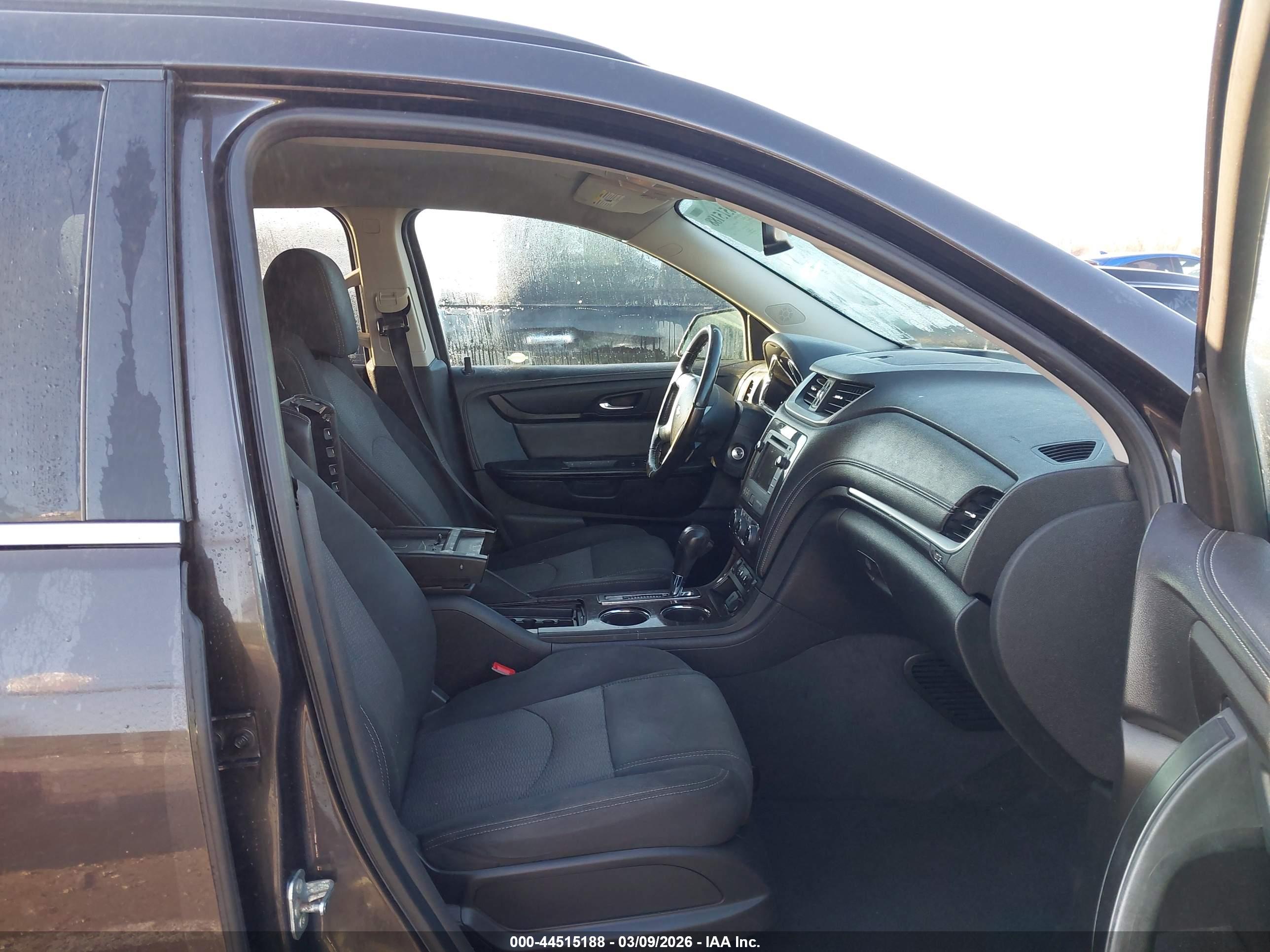 CHEVROLET TRAVERSE image 5