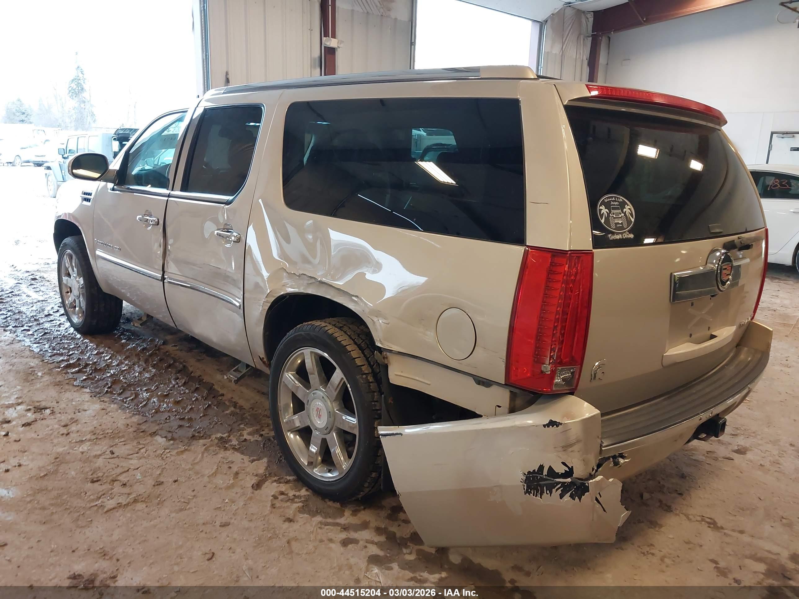 CADILLAC ESCALADE image 3