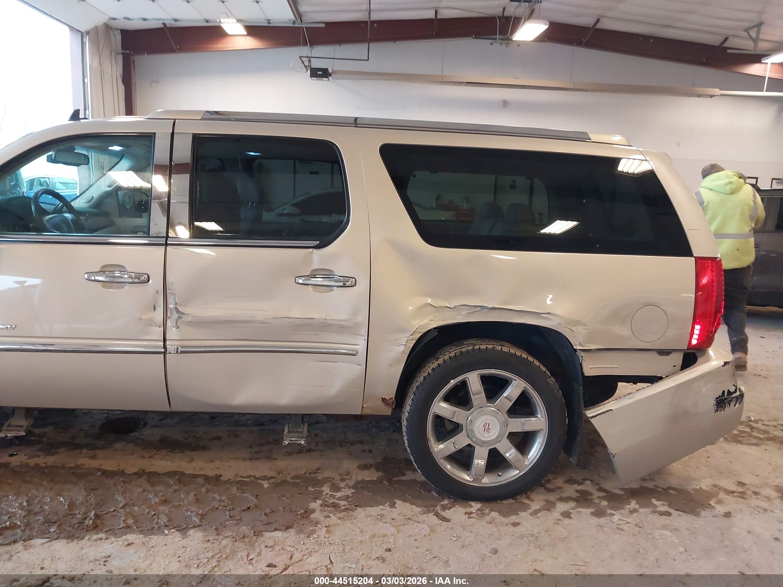 CADILLAC ESCALADE image 6
