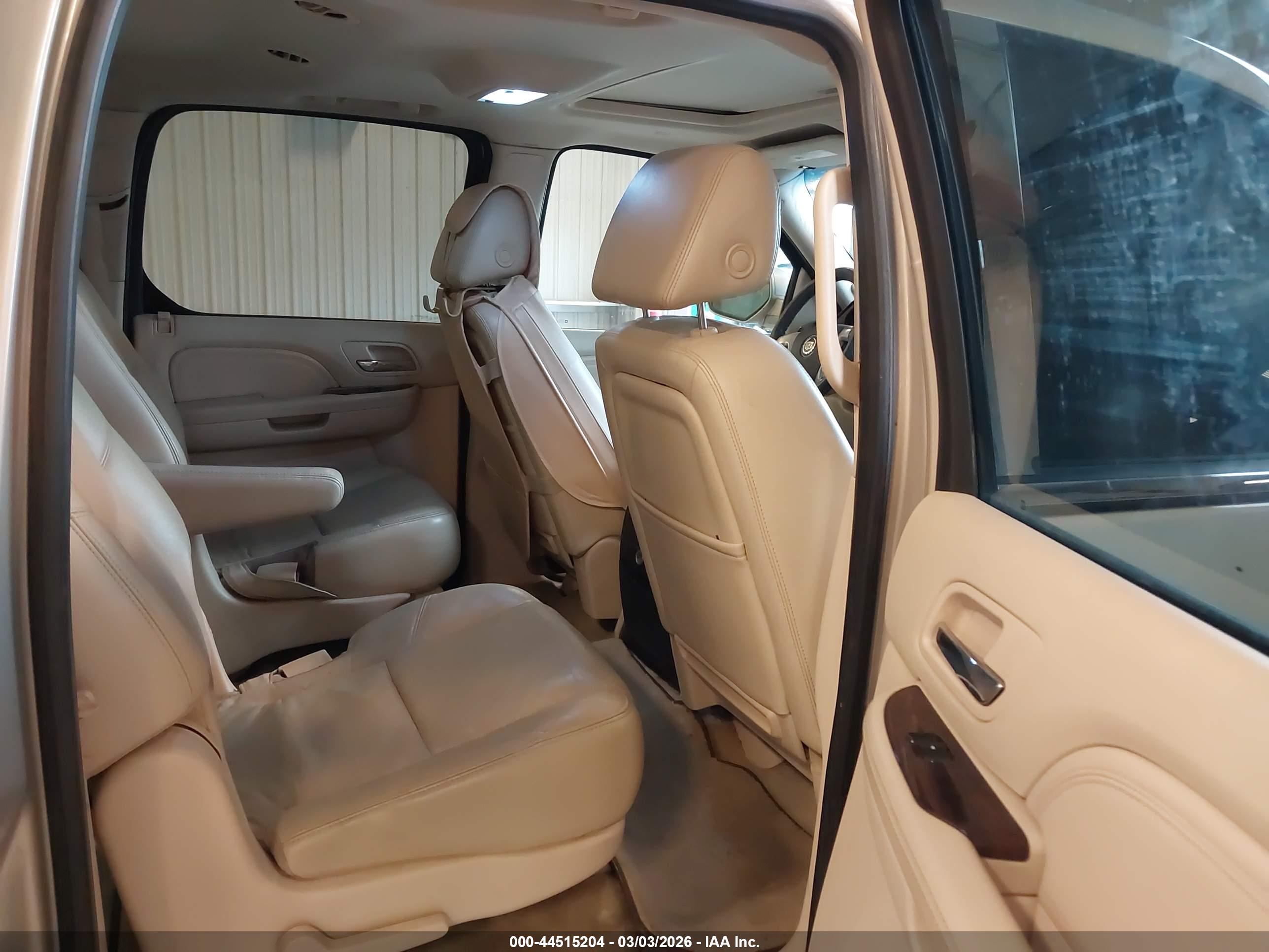 CADILLAC ESCALADE image 8