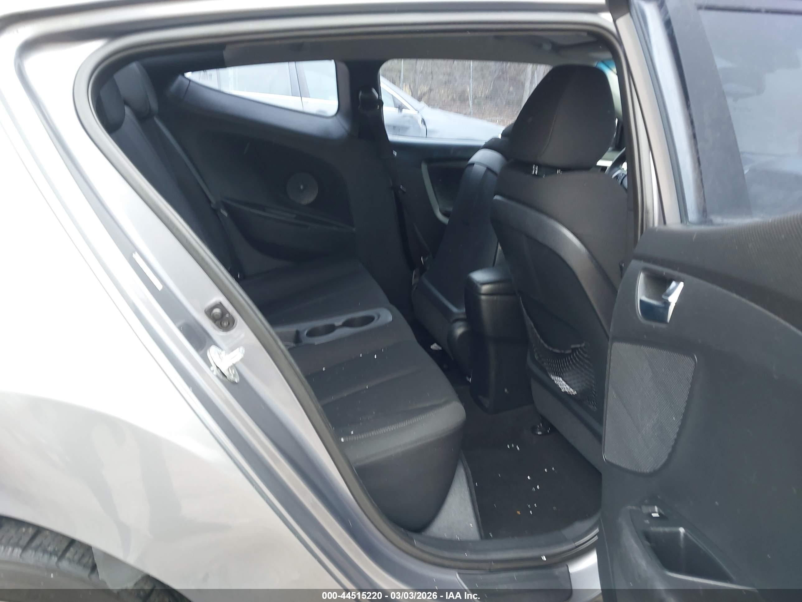 HYUNDAI VELOSTER image 8
