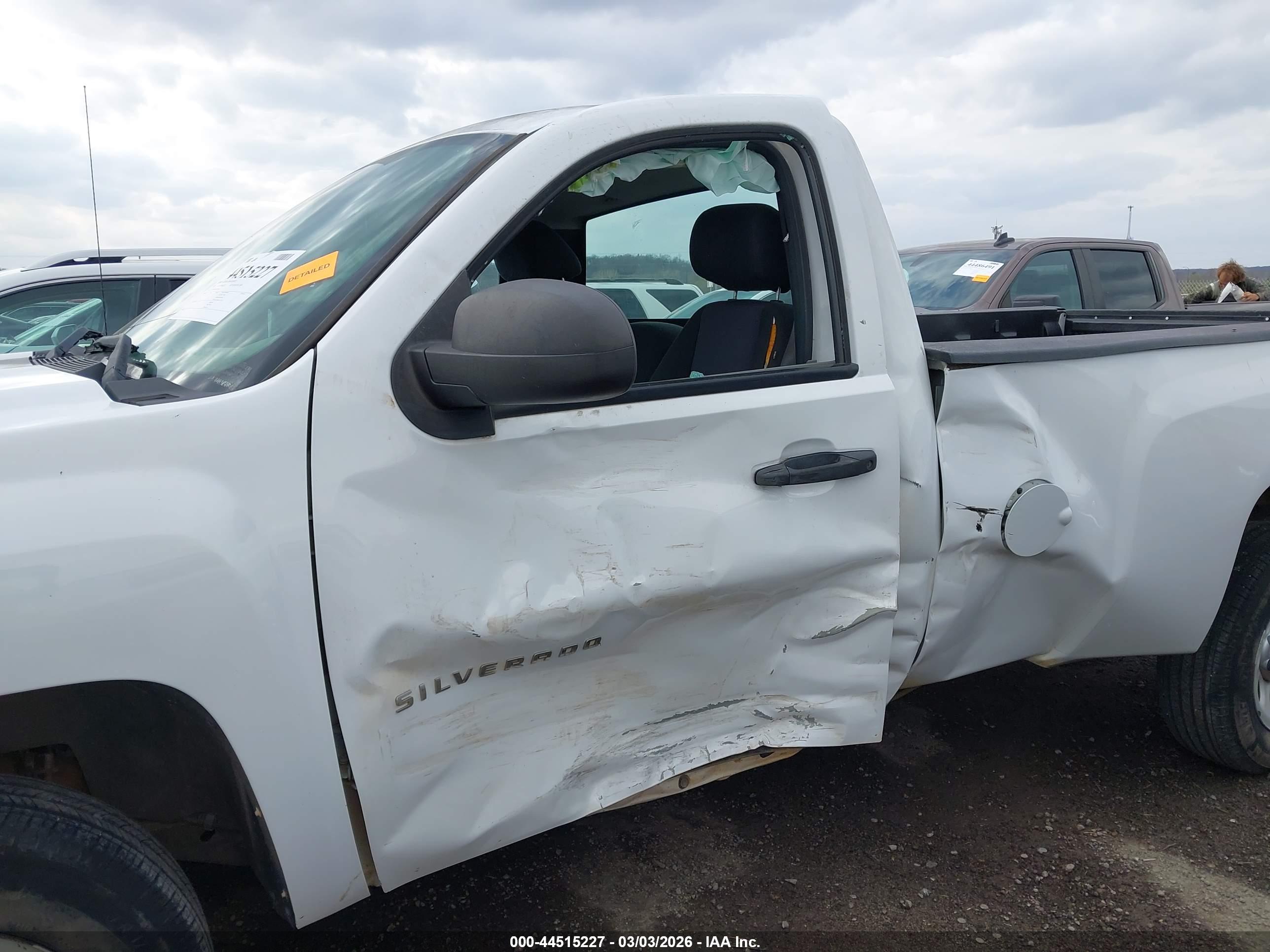 CHEVROLET SILVERADO image 6