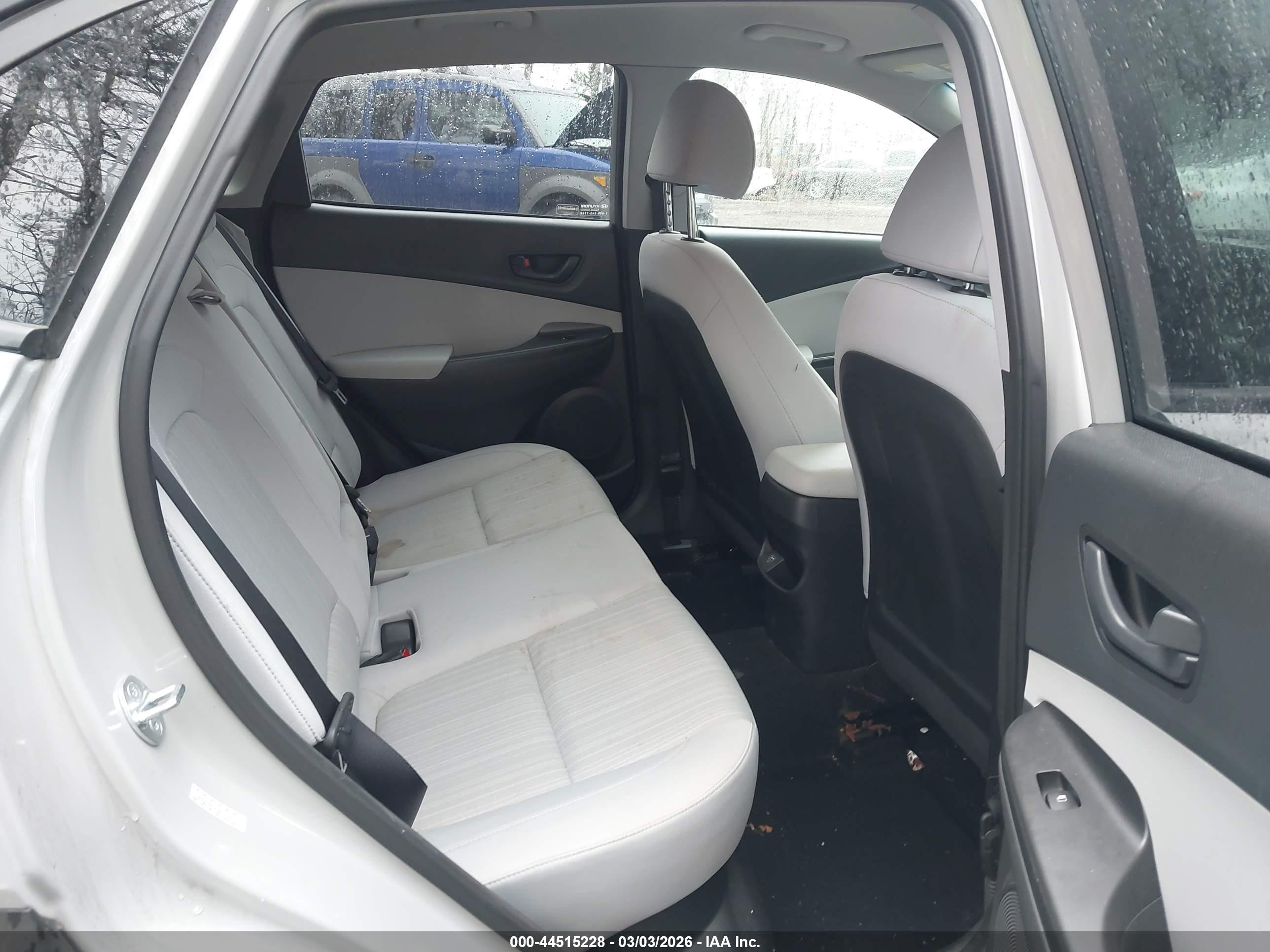 HYUNDAI KONA image 8