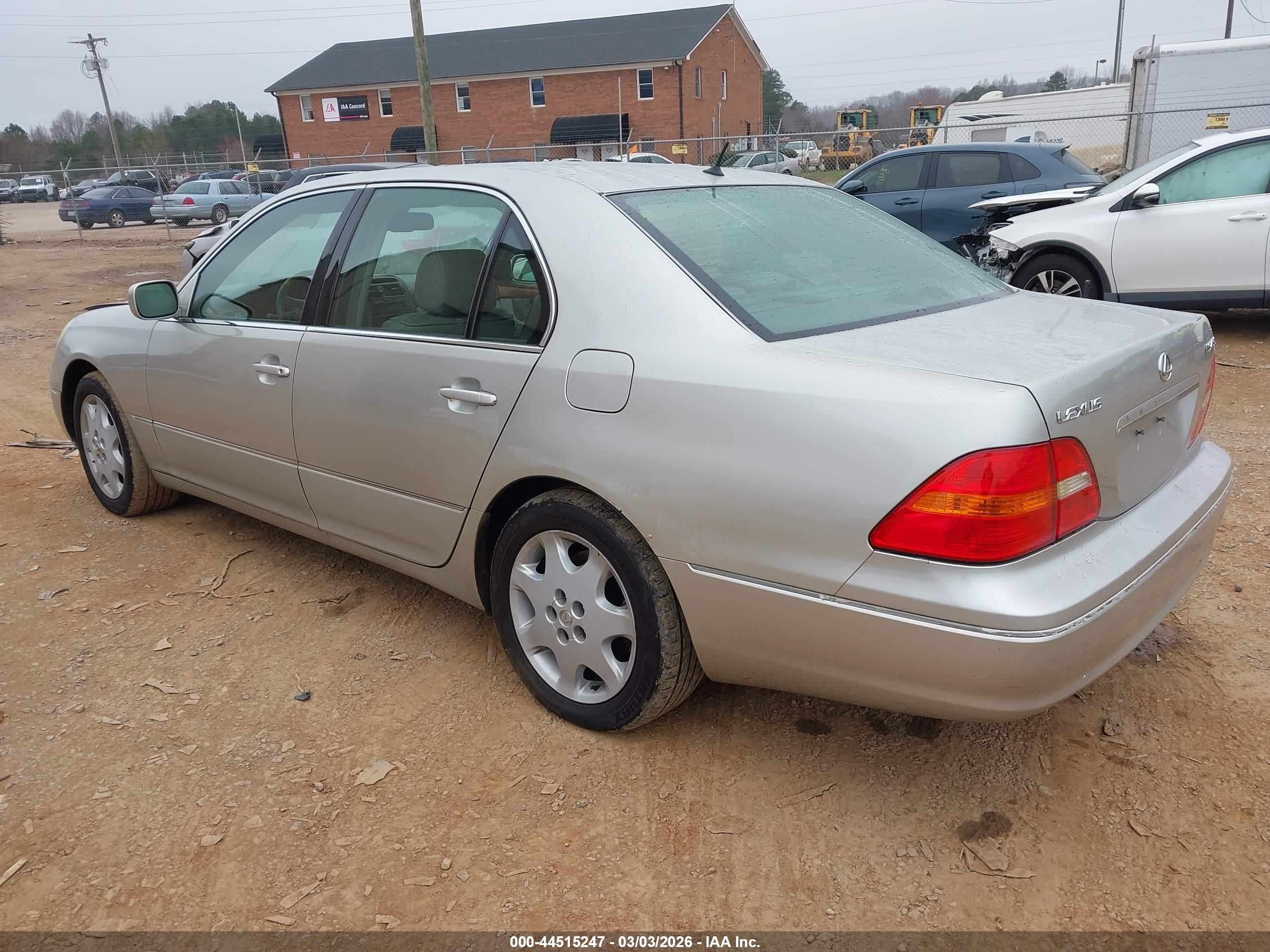 LEXUS LS image 3