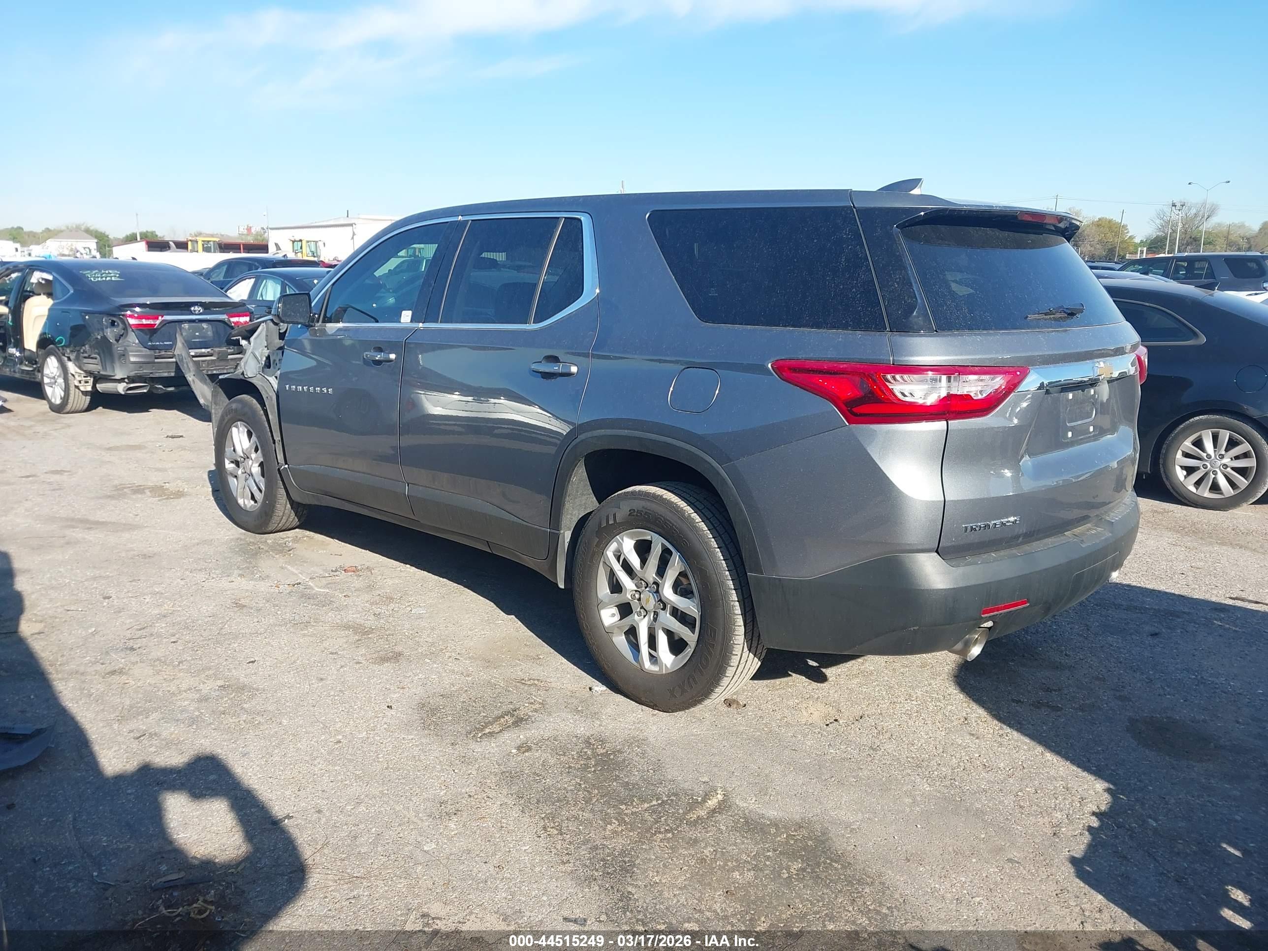 CHEVROLET TRAVERSE image 3