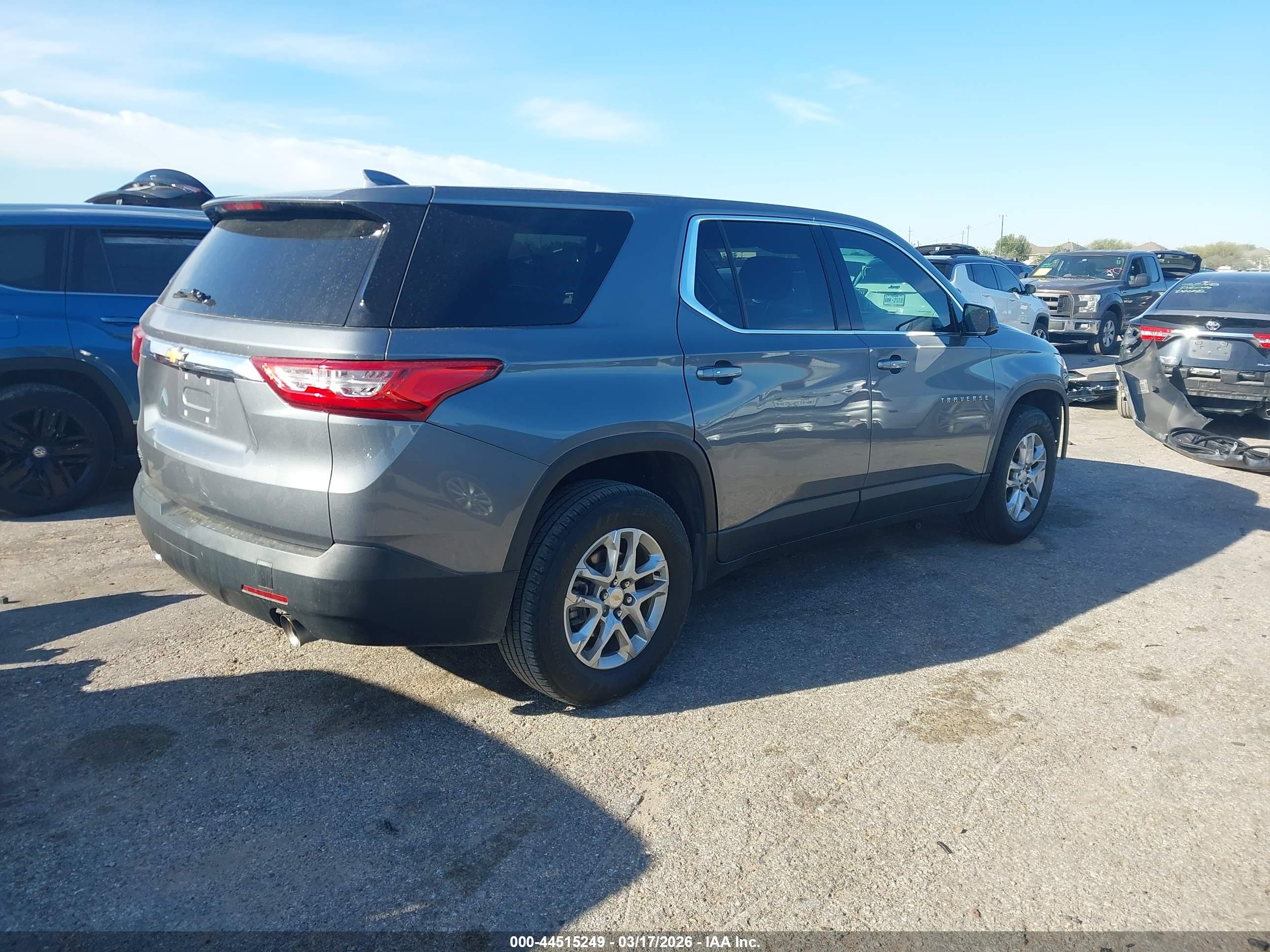 CHEVROLET TRAVERSE image 4
