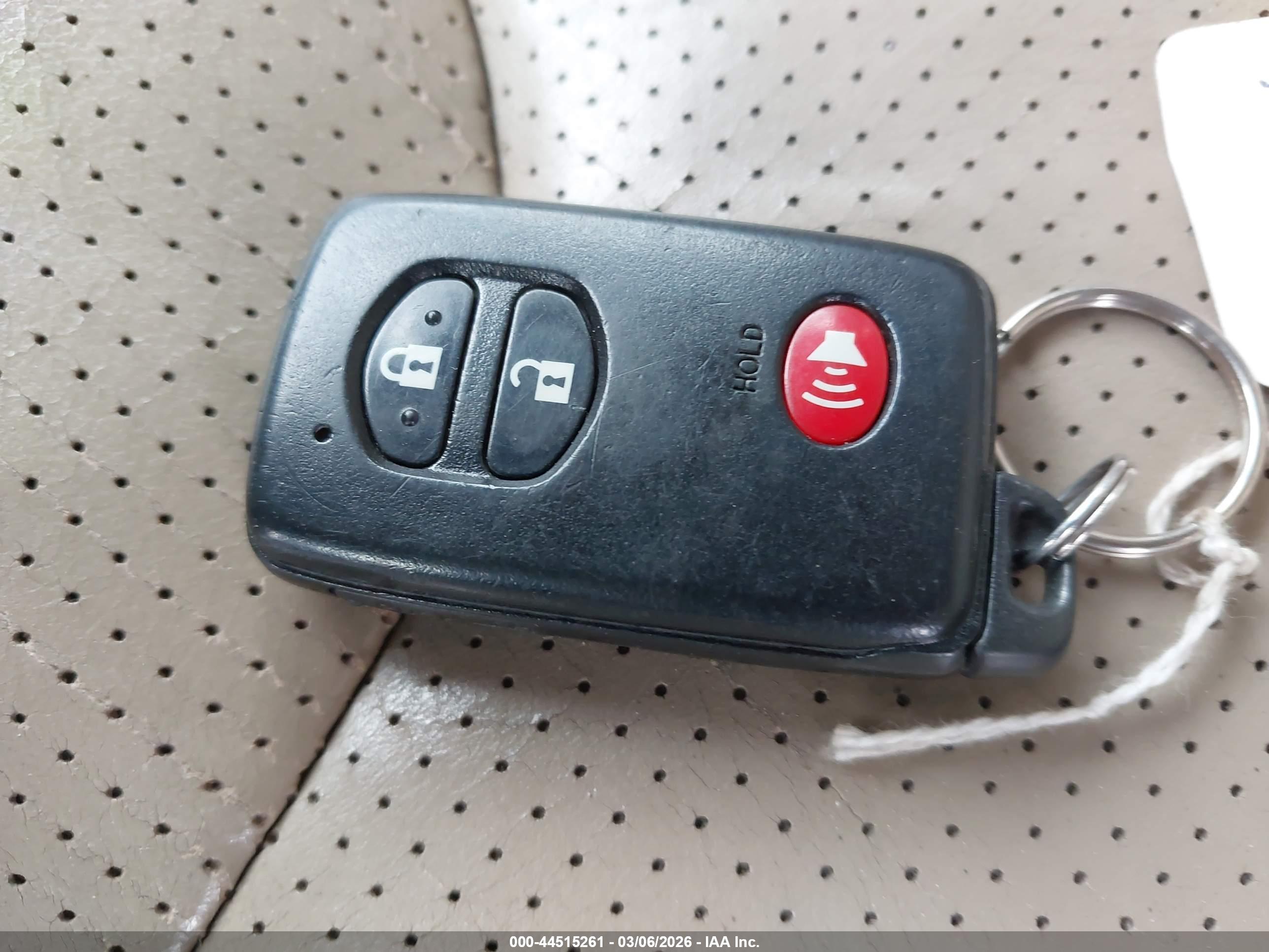 TOYOTA RAV4 image 11