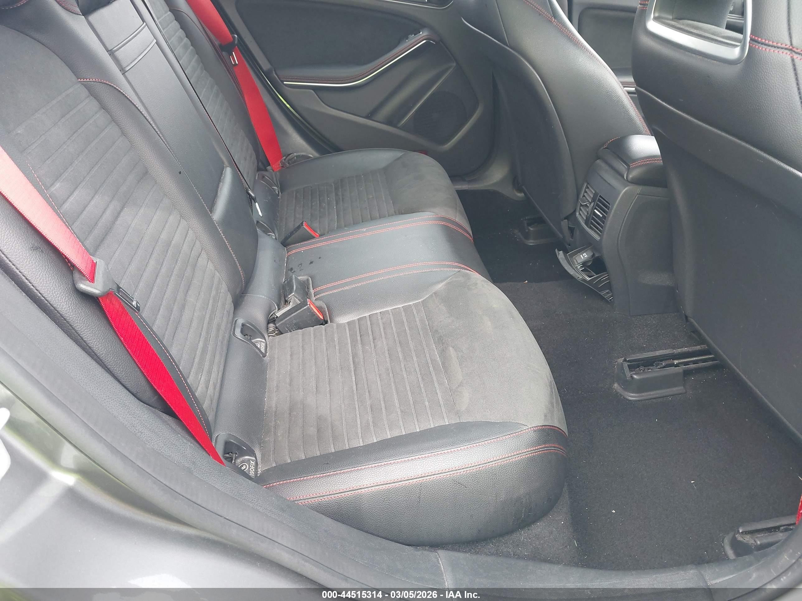 MERCEDES-BENZ CLA image 8