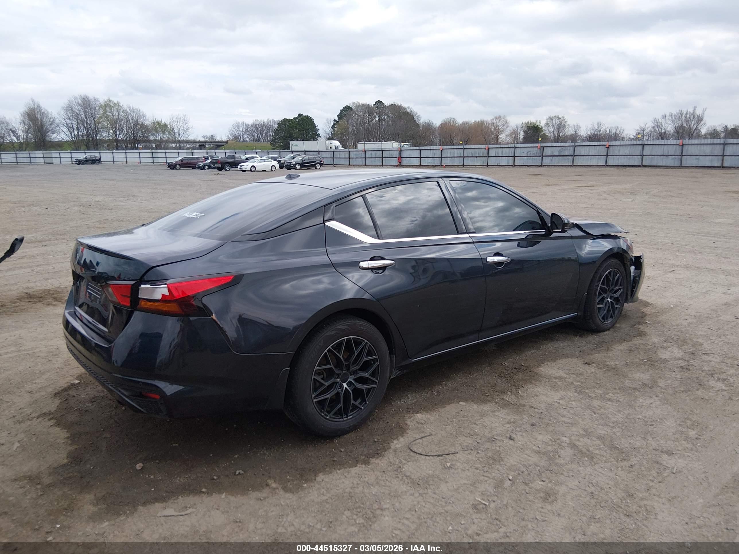 NISSAN ALTIMA image 4