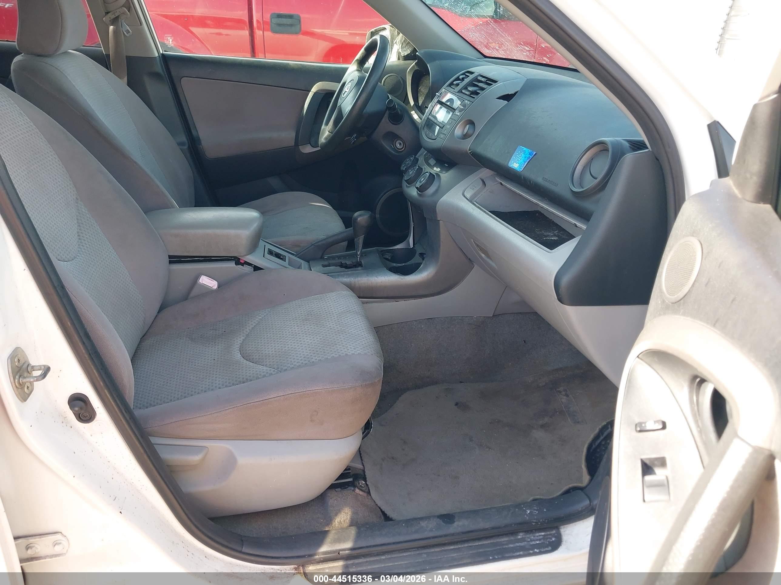 TOYOTA RAV4 image 5