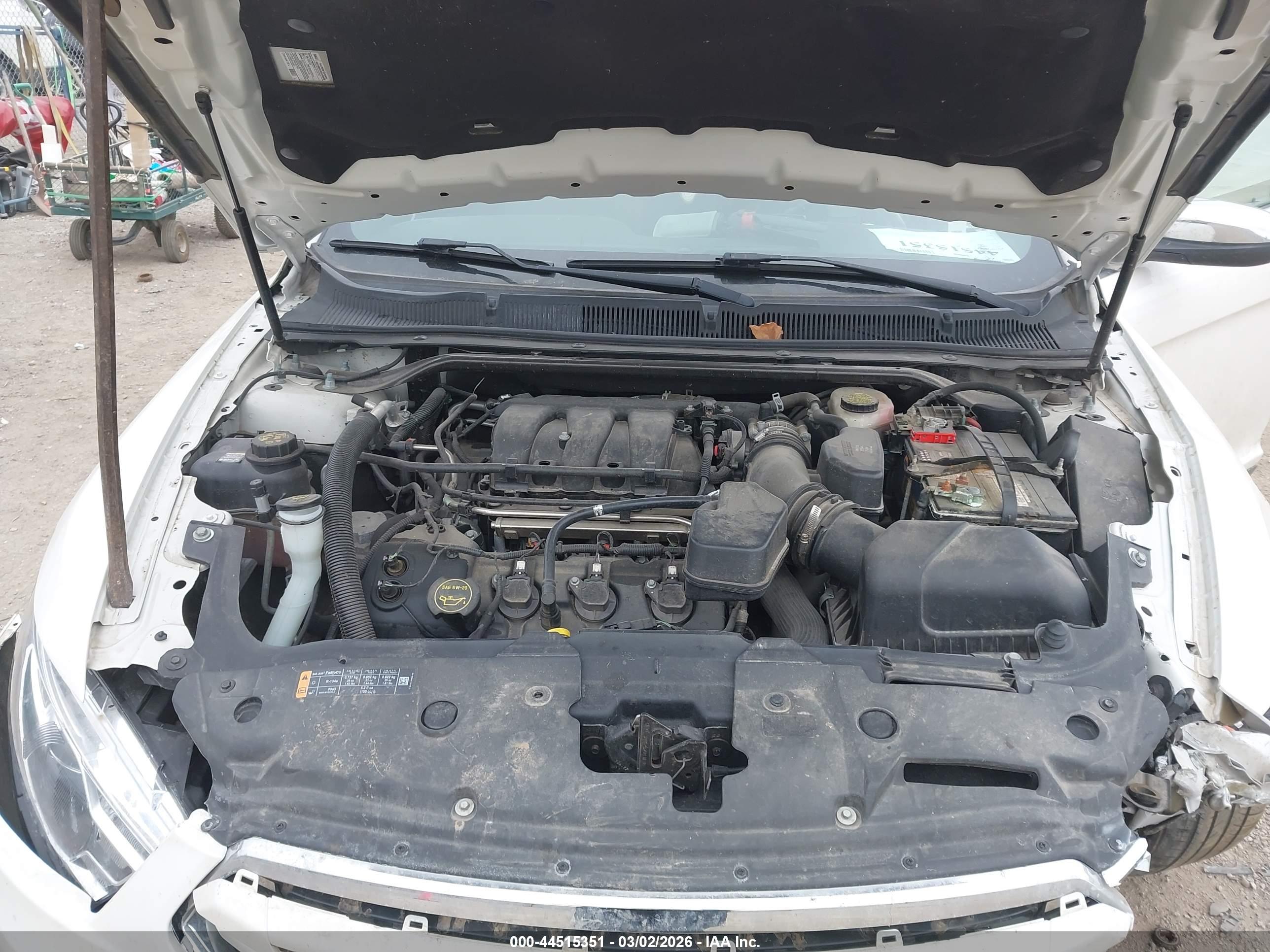 FORD TAURUS image 10
