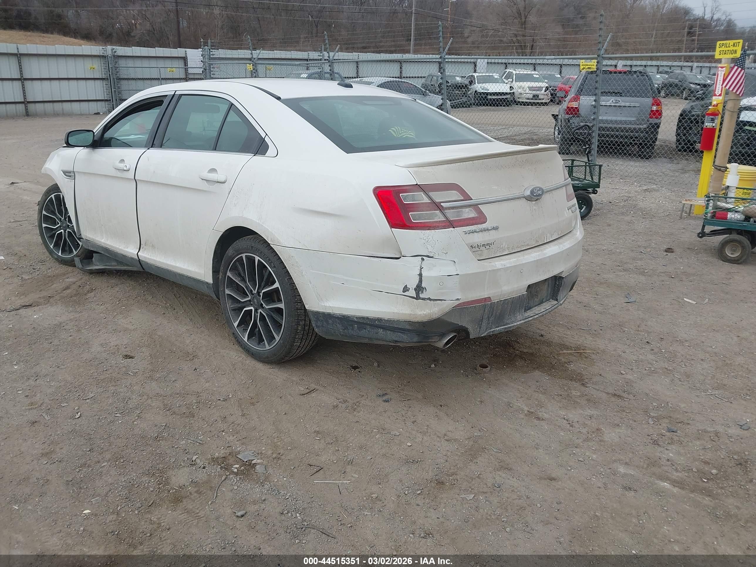 FORD TAURUS image 3