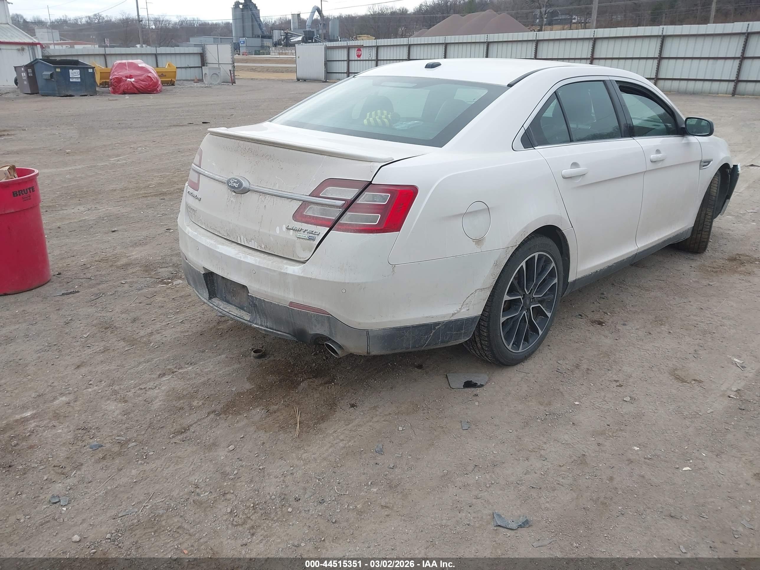 FORD TAURUS image 4