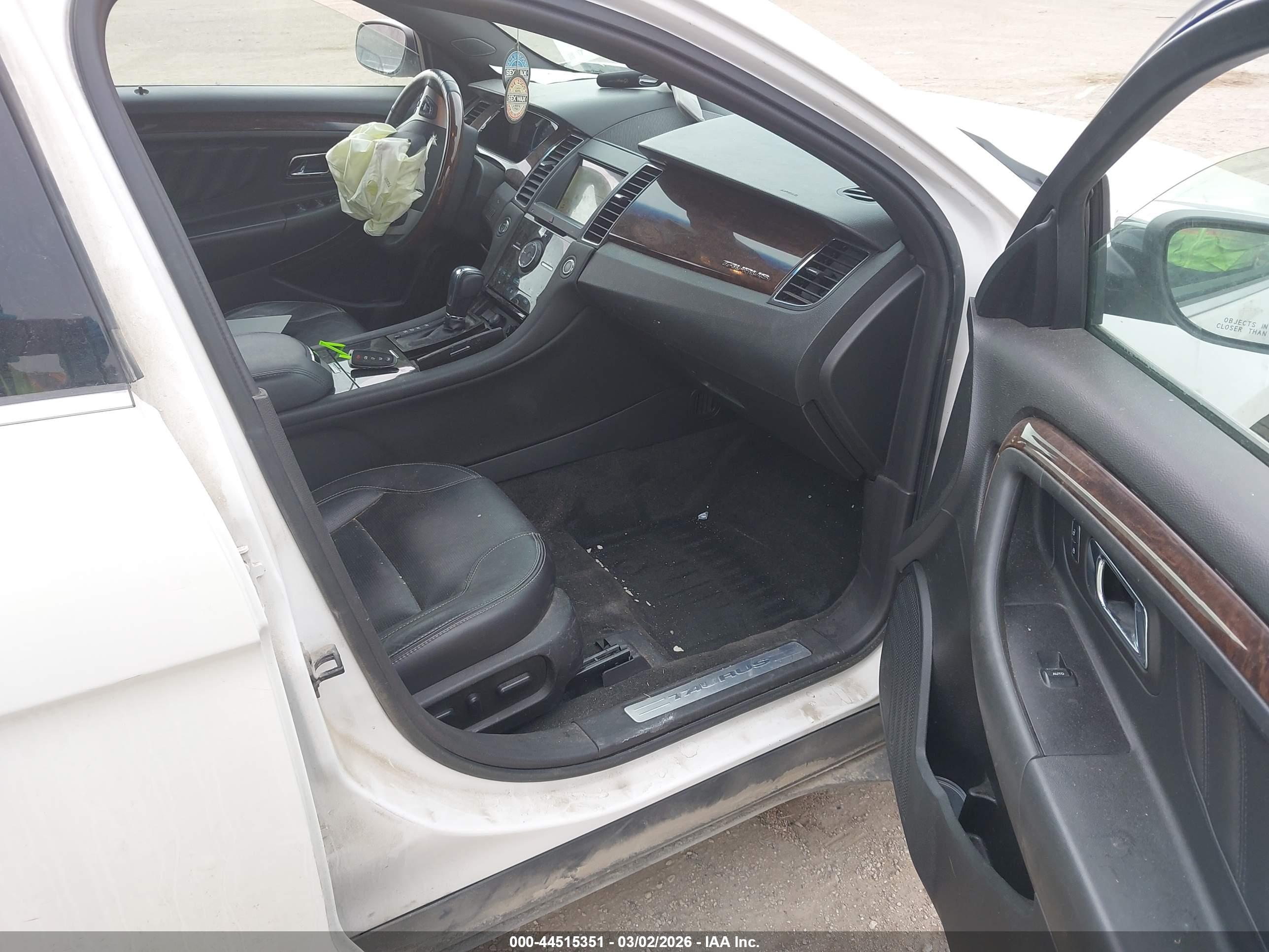FORD TAURUS image 5