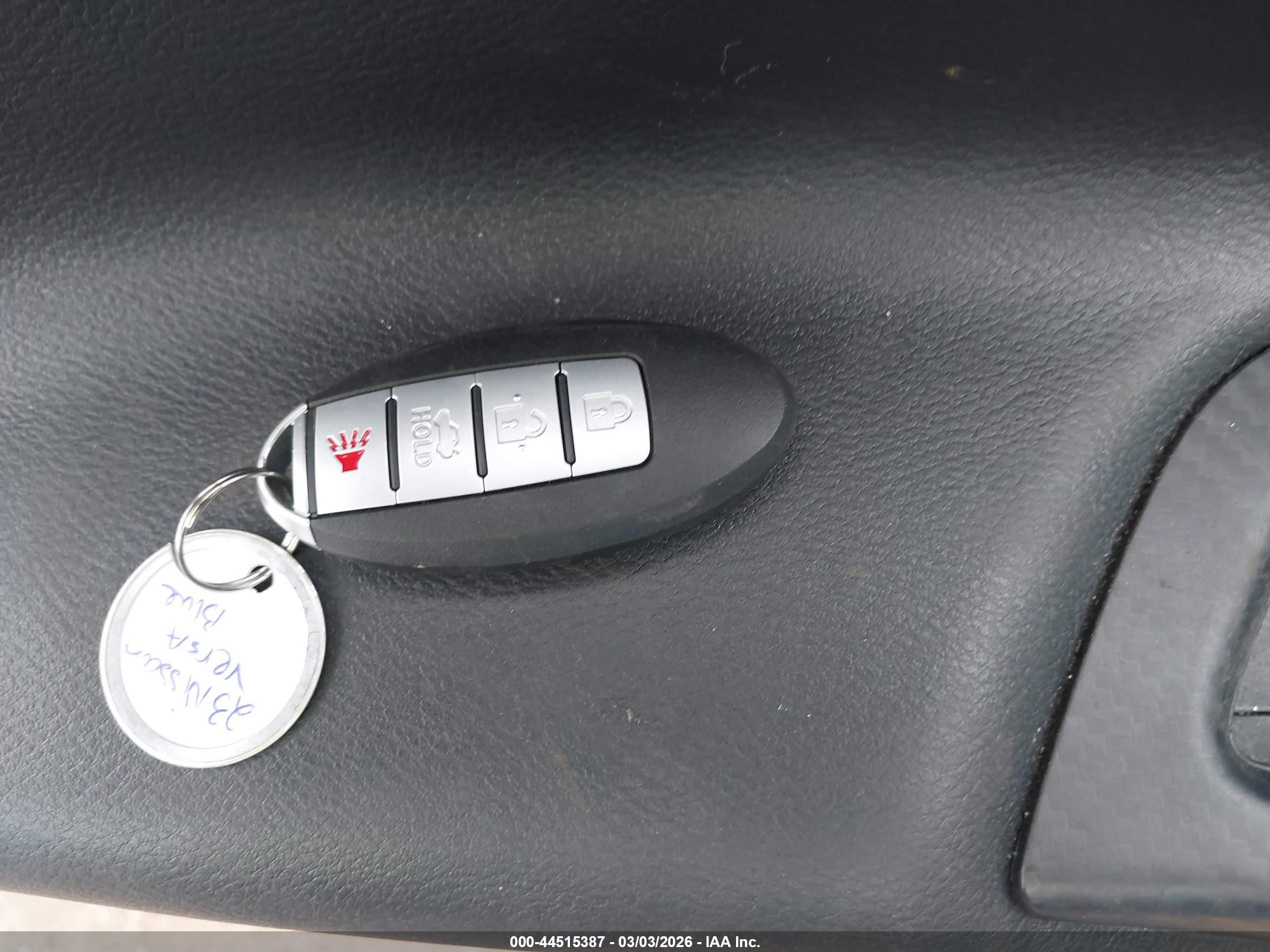 NISSAN VERSA image 11