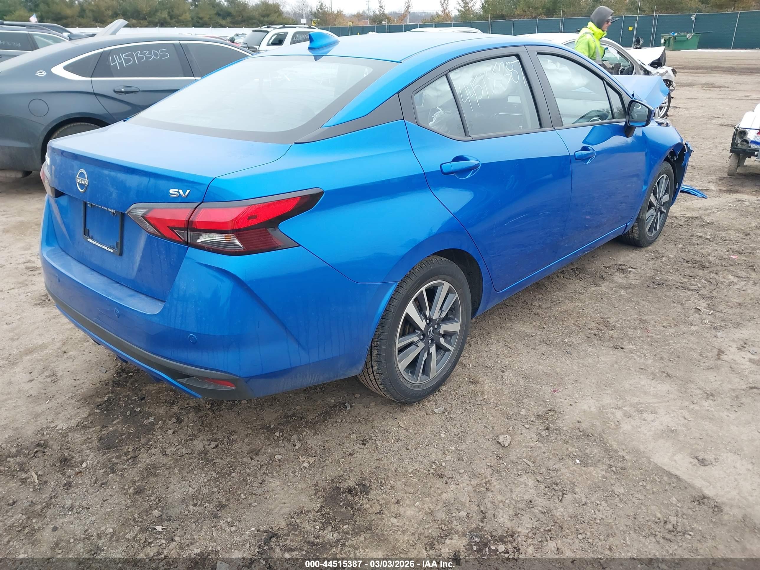 NISSAN VERSA image 4