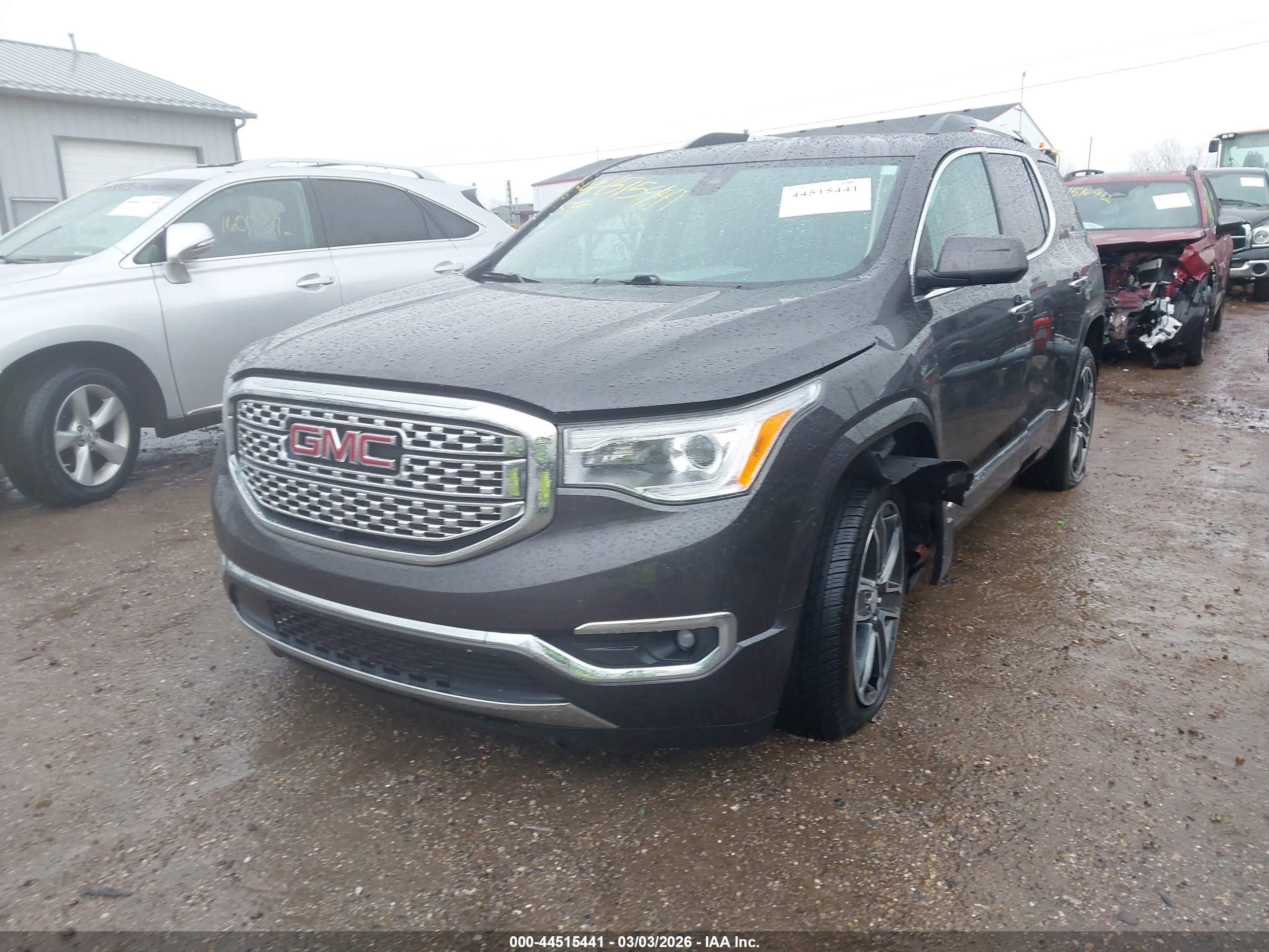 GMC ACADIA image 2
