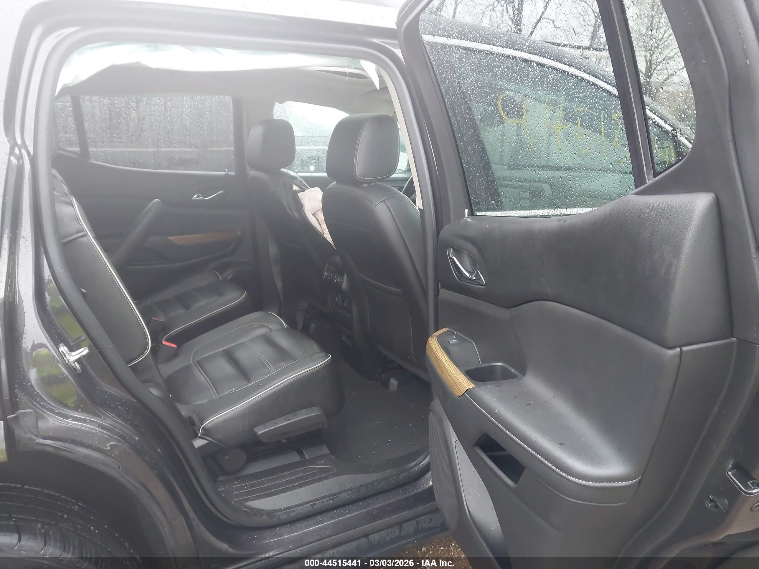 GMC ACADIA image 8