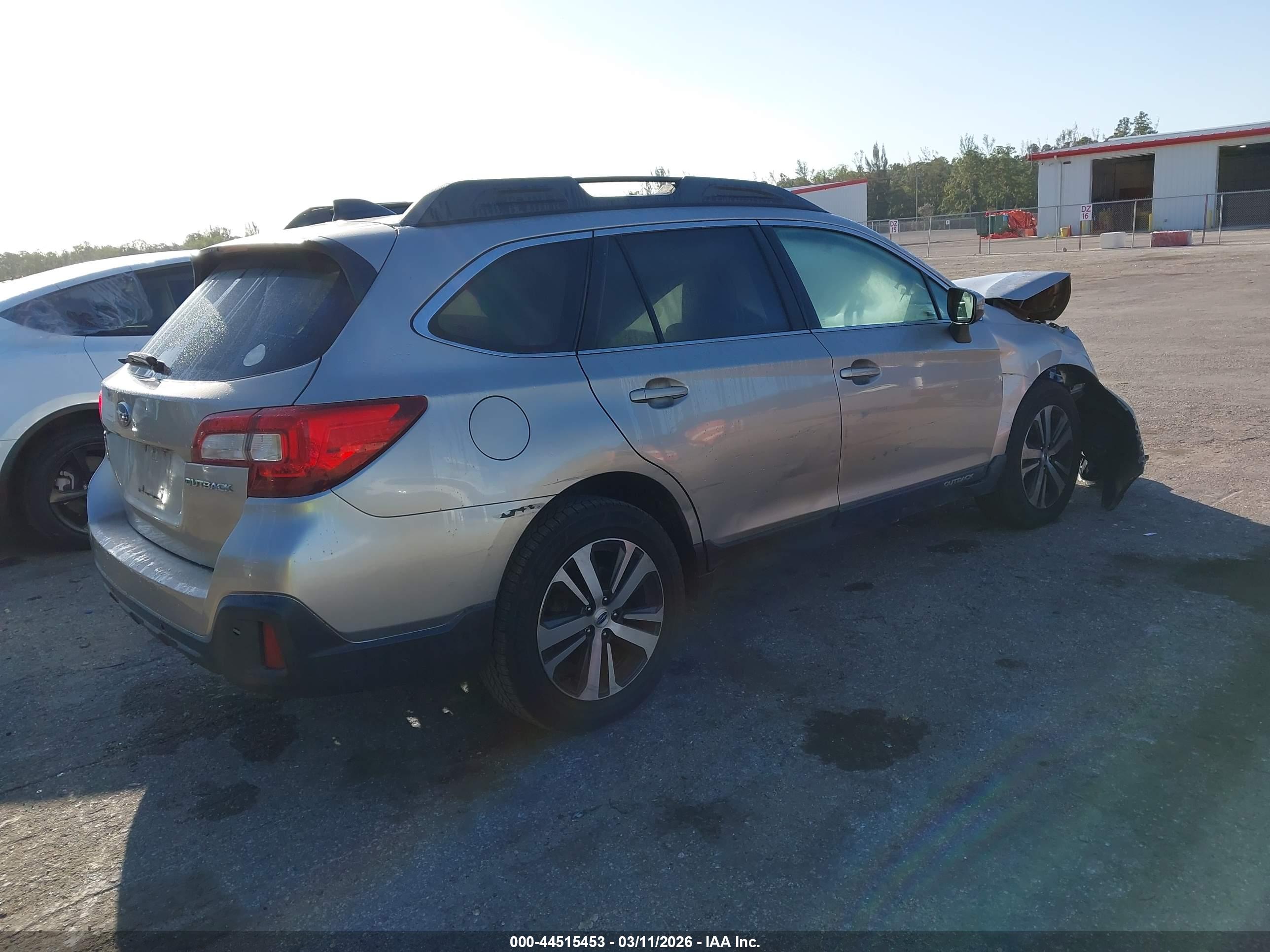SUBARU OUTBACK image 4