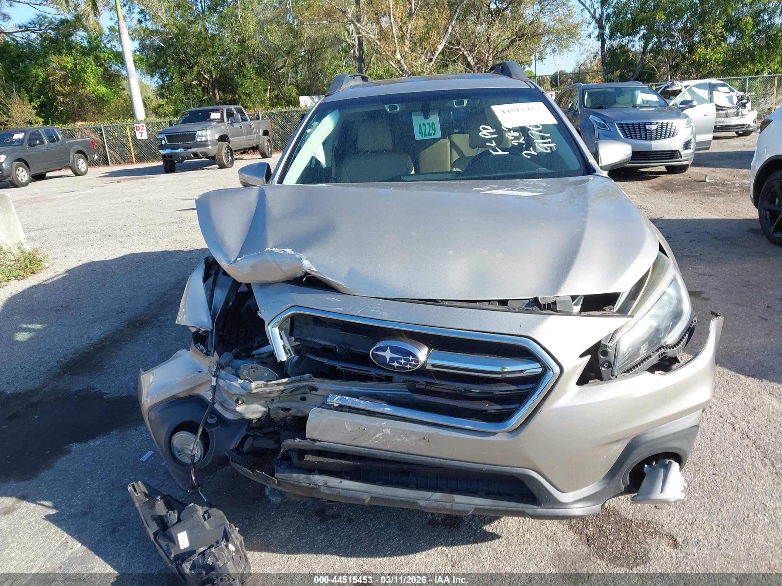 SUBARU OUTBACK image 6