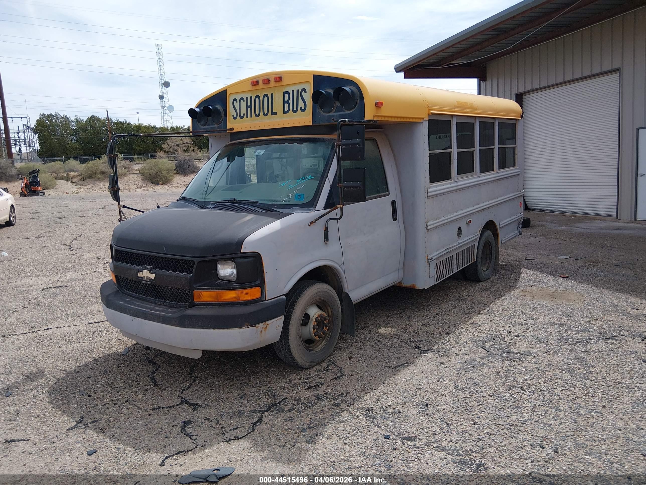 CHEVROLET EXPRESS image 2