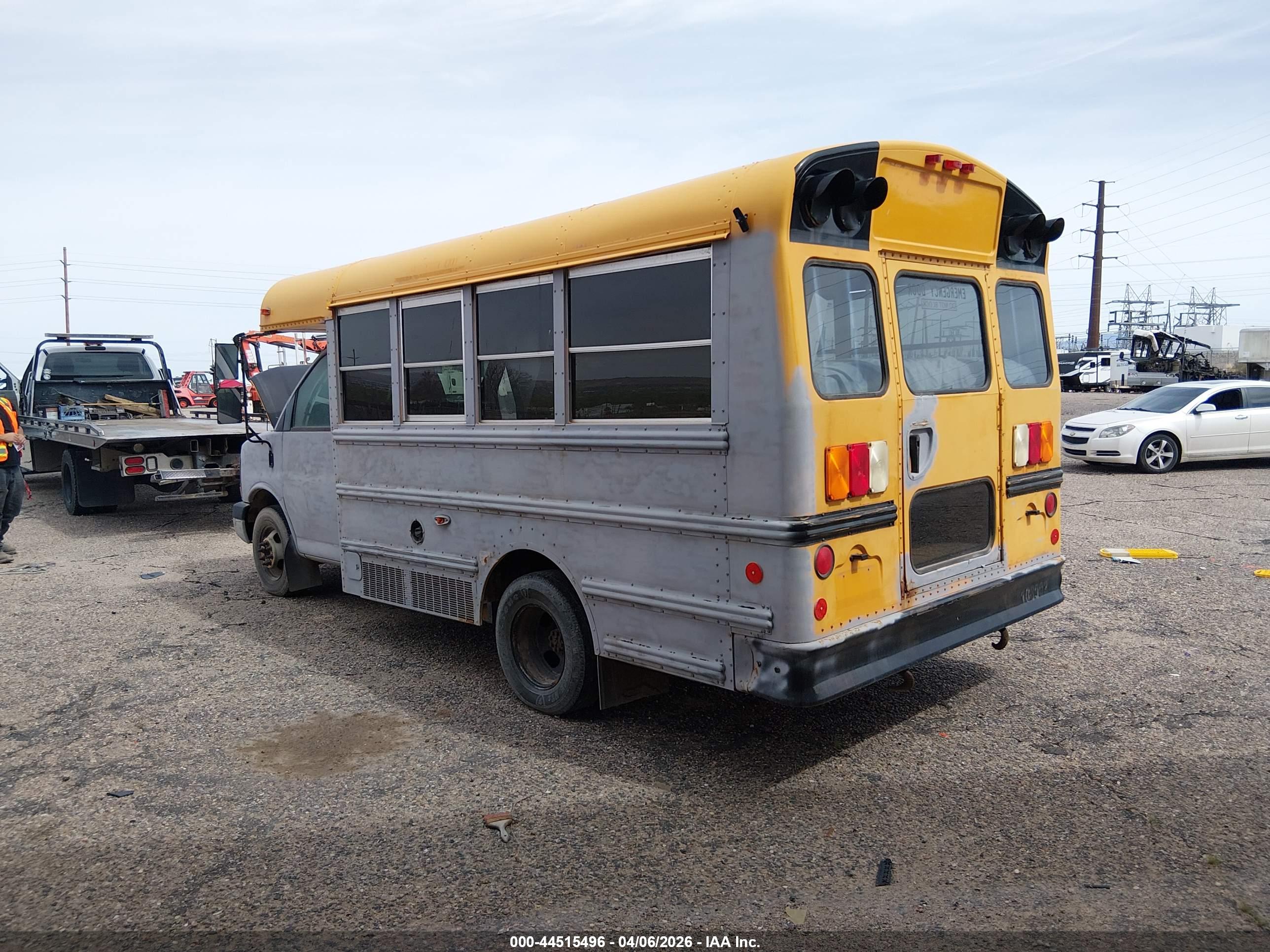 CHEVROLET EXPRESS image 3