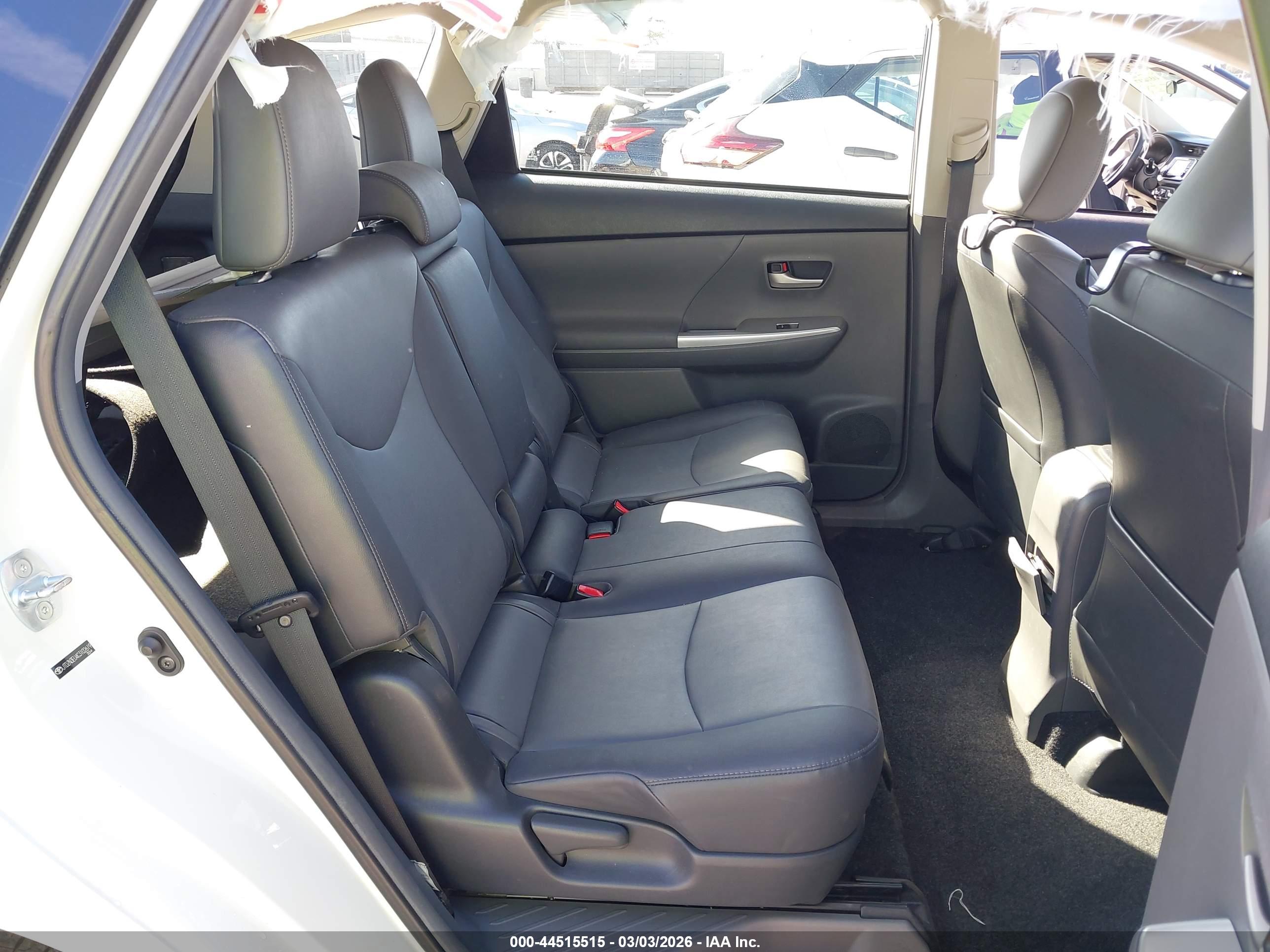 TOYOTA PRIUS image 8
