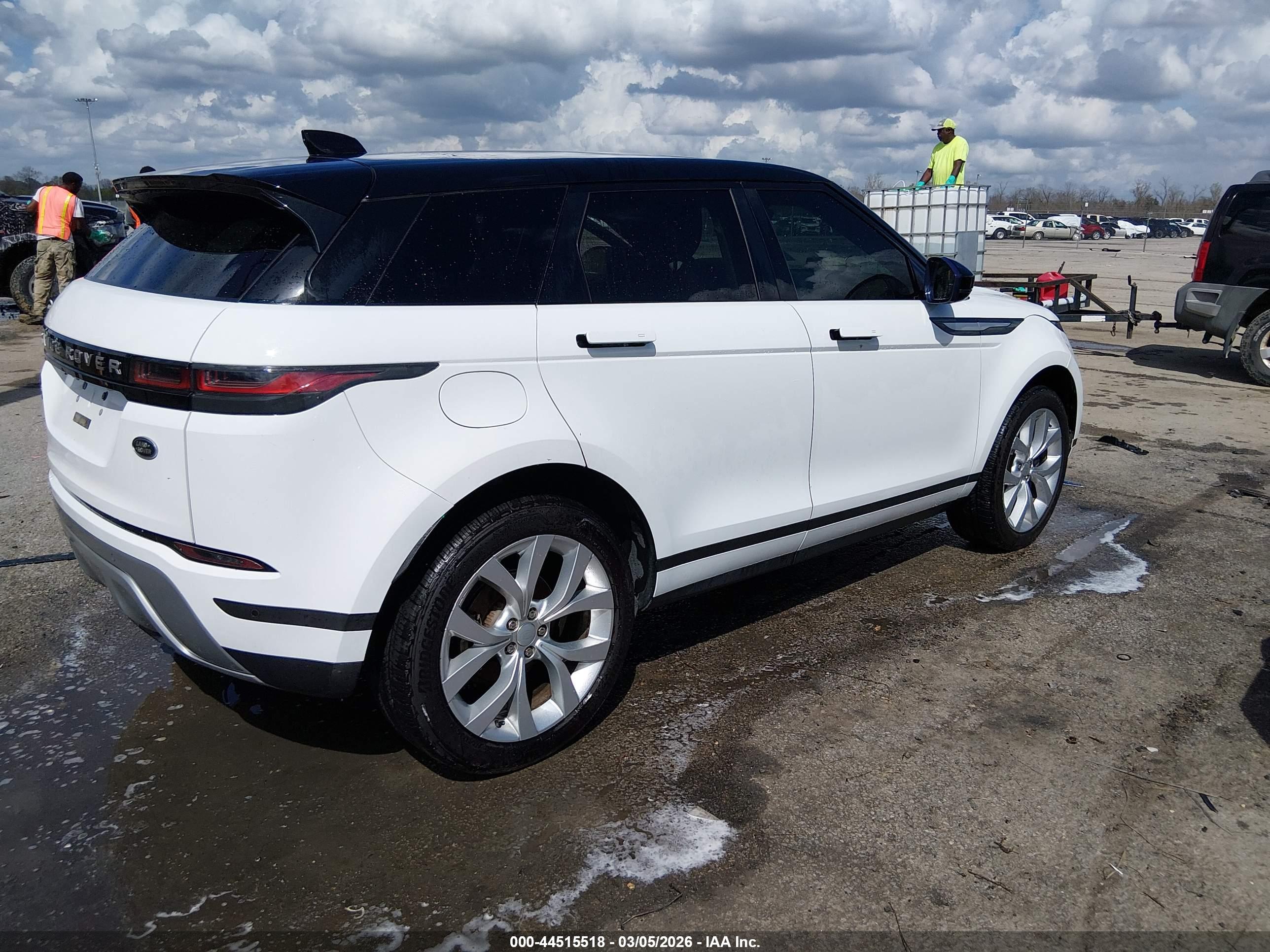 LAND ROVER image 4