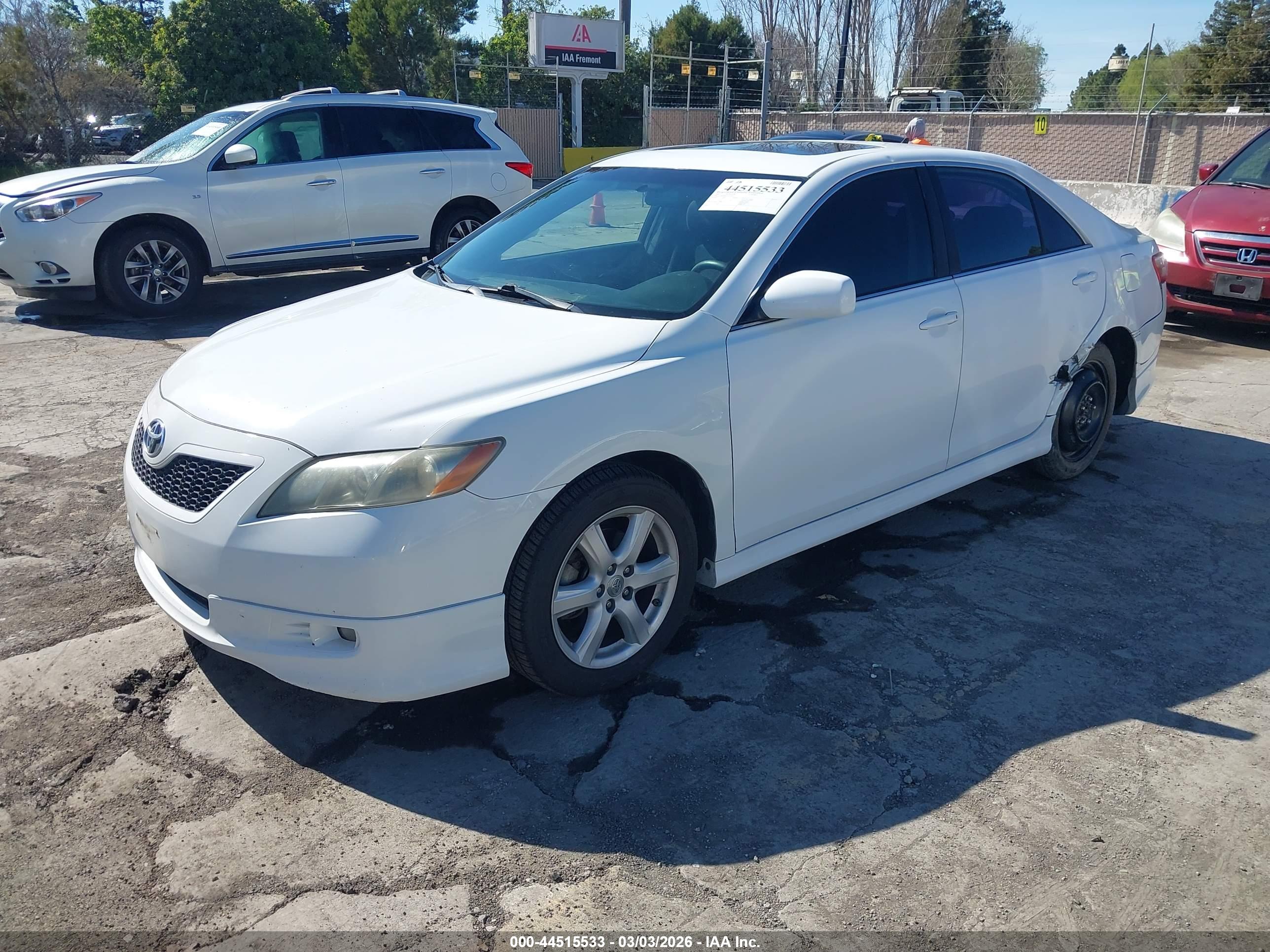 TOYOTA CAMRY image 2
