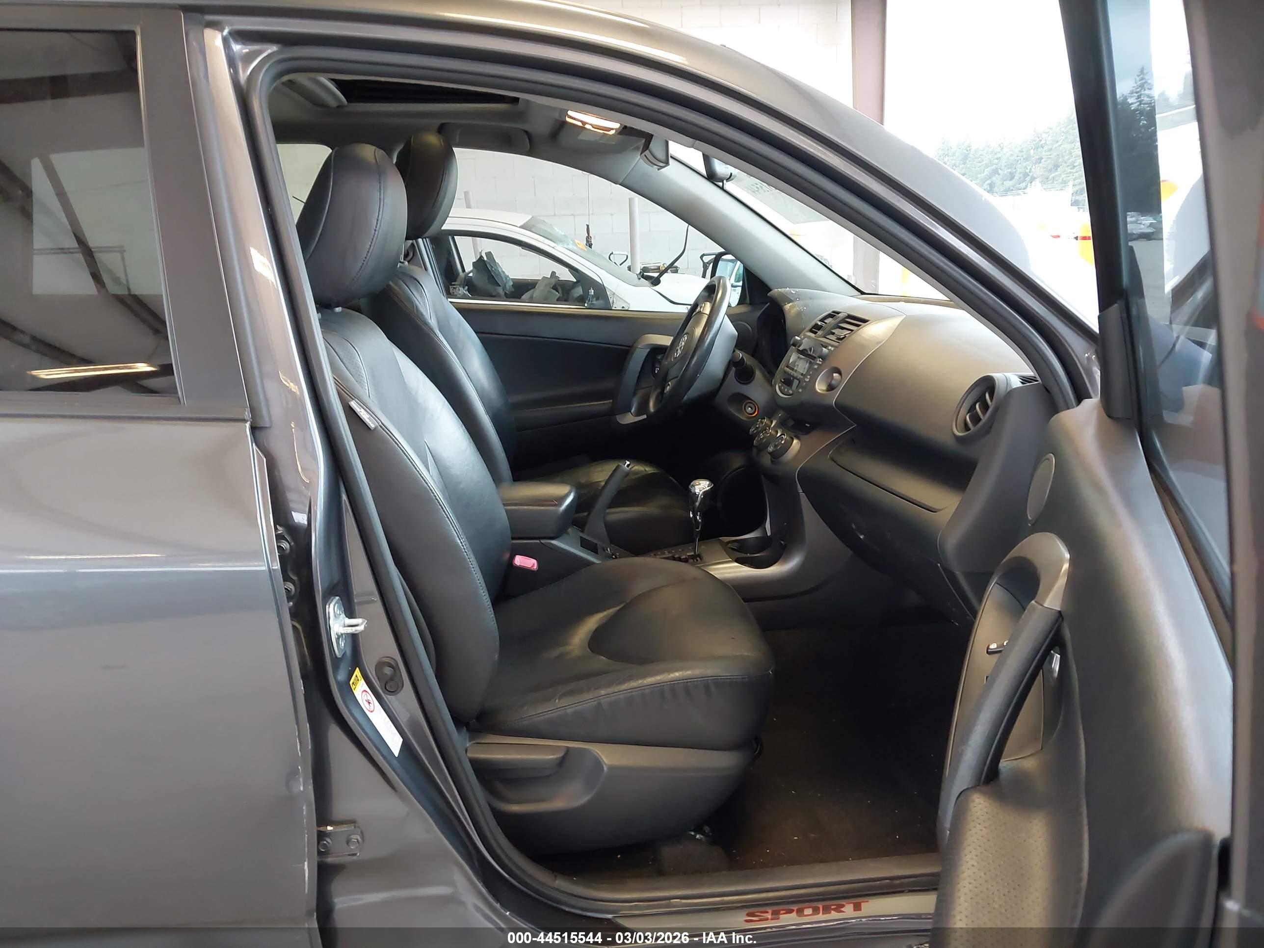 TOYOTA RAV4 image 5