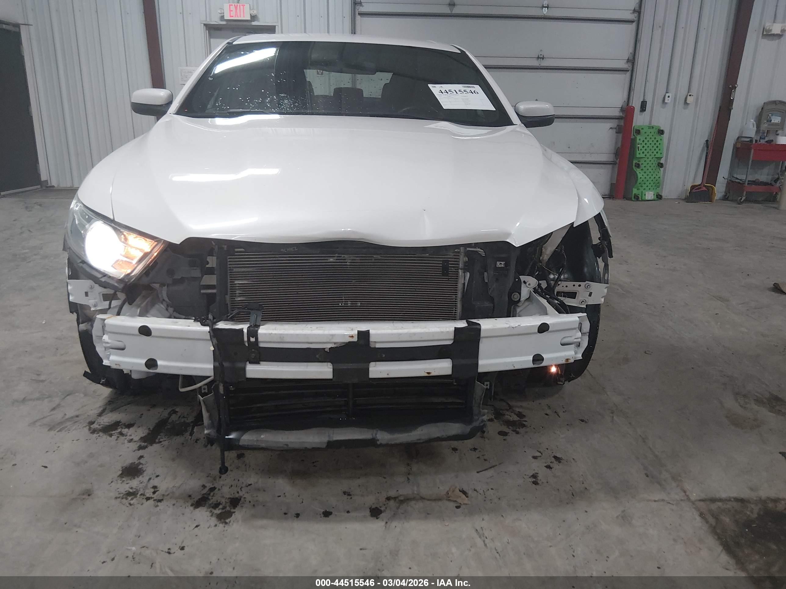 FORD TAURUS image 6