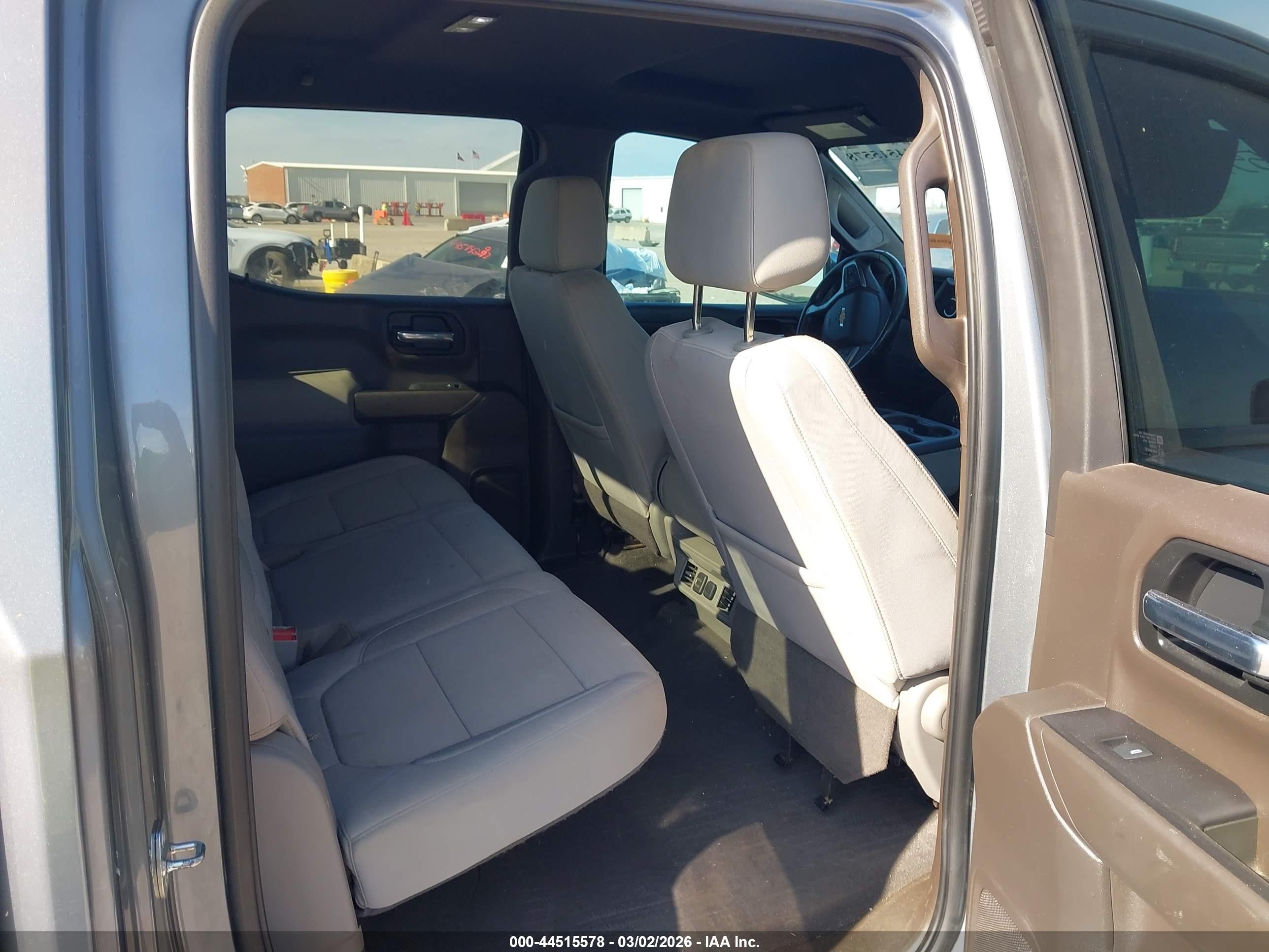CHEVROLET SILVERADO image 8