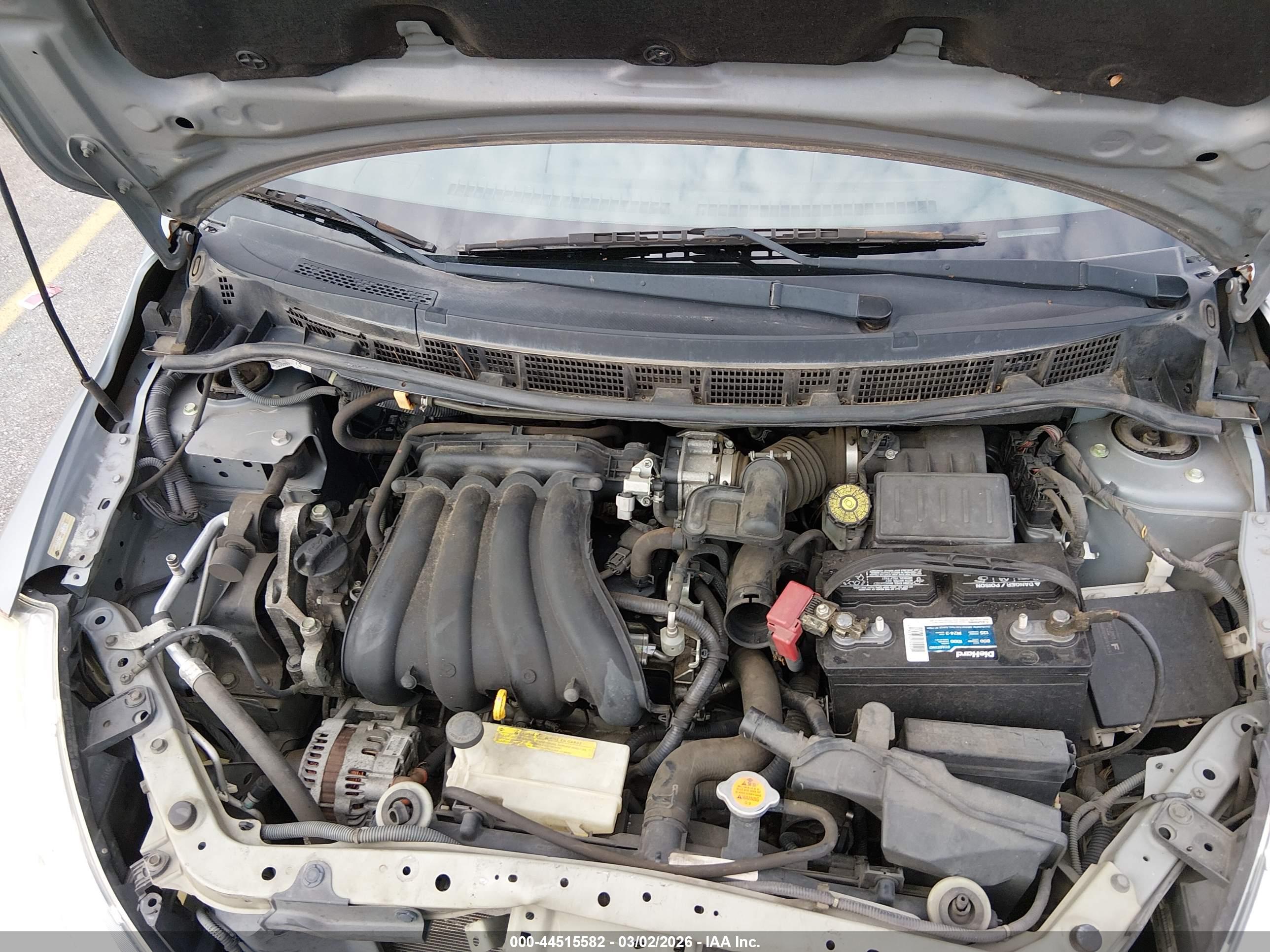 NISSAN VERSA image 10