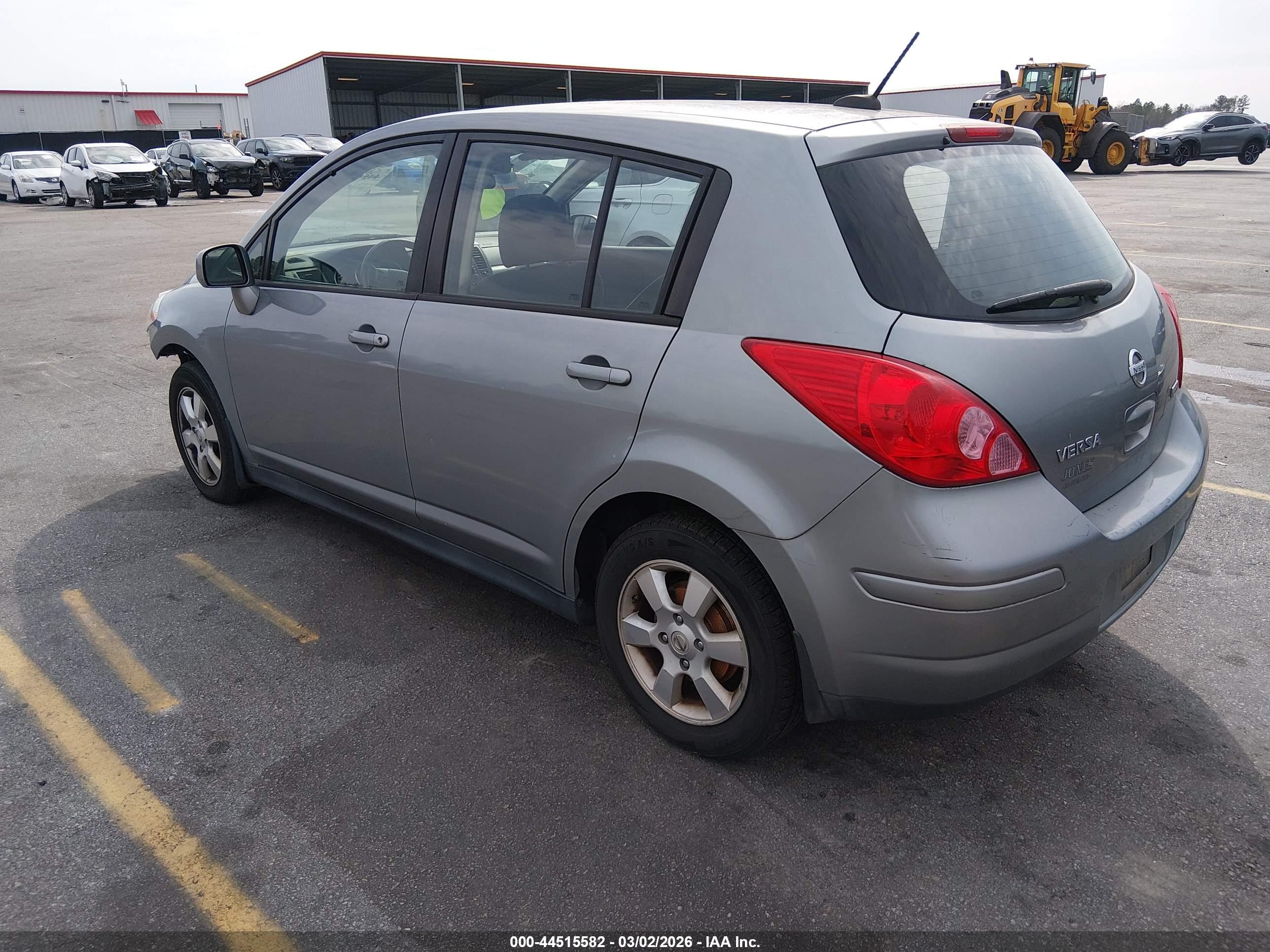 NISSAN VERSA image 3