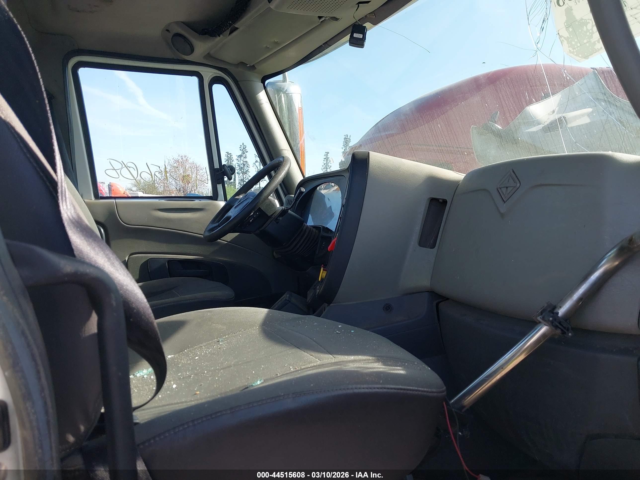INTERNATIONAL PROSTAR+ image 8