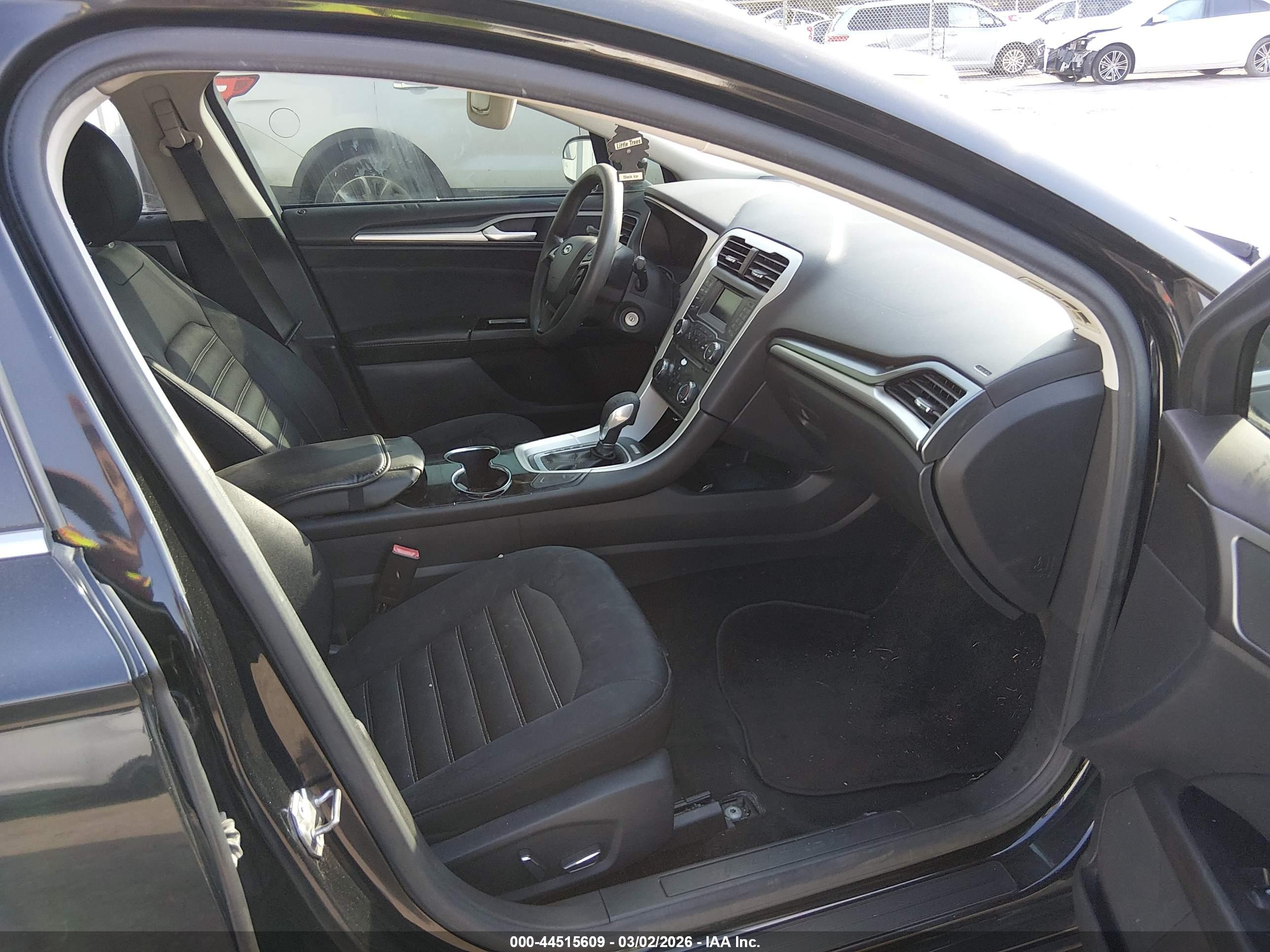 FORD FUSION image 5