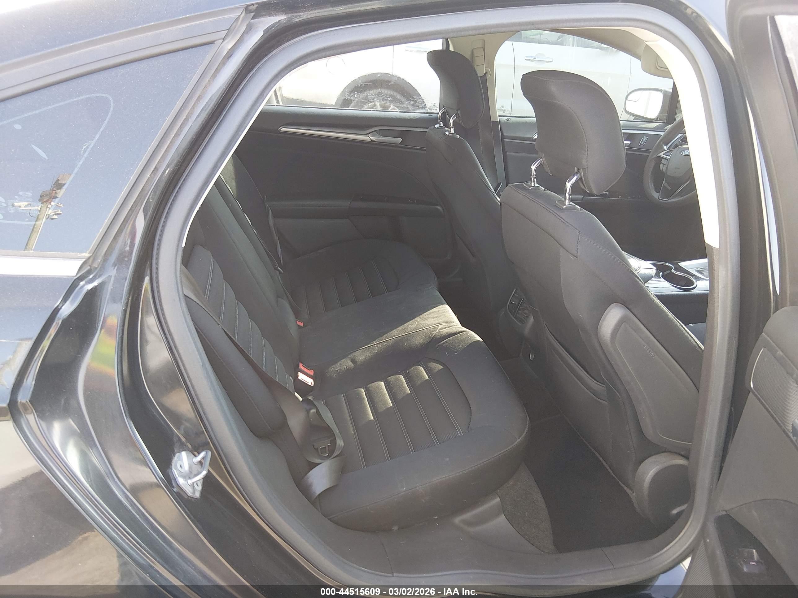 FORD FUSION image 8