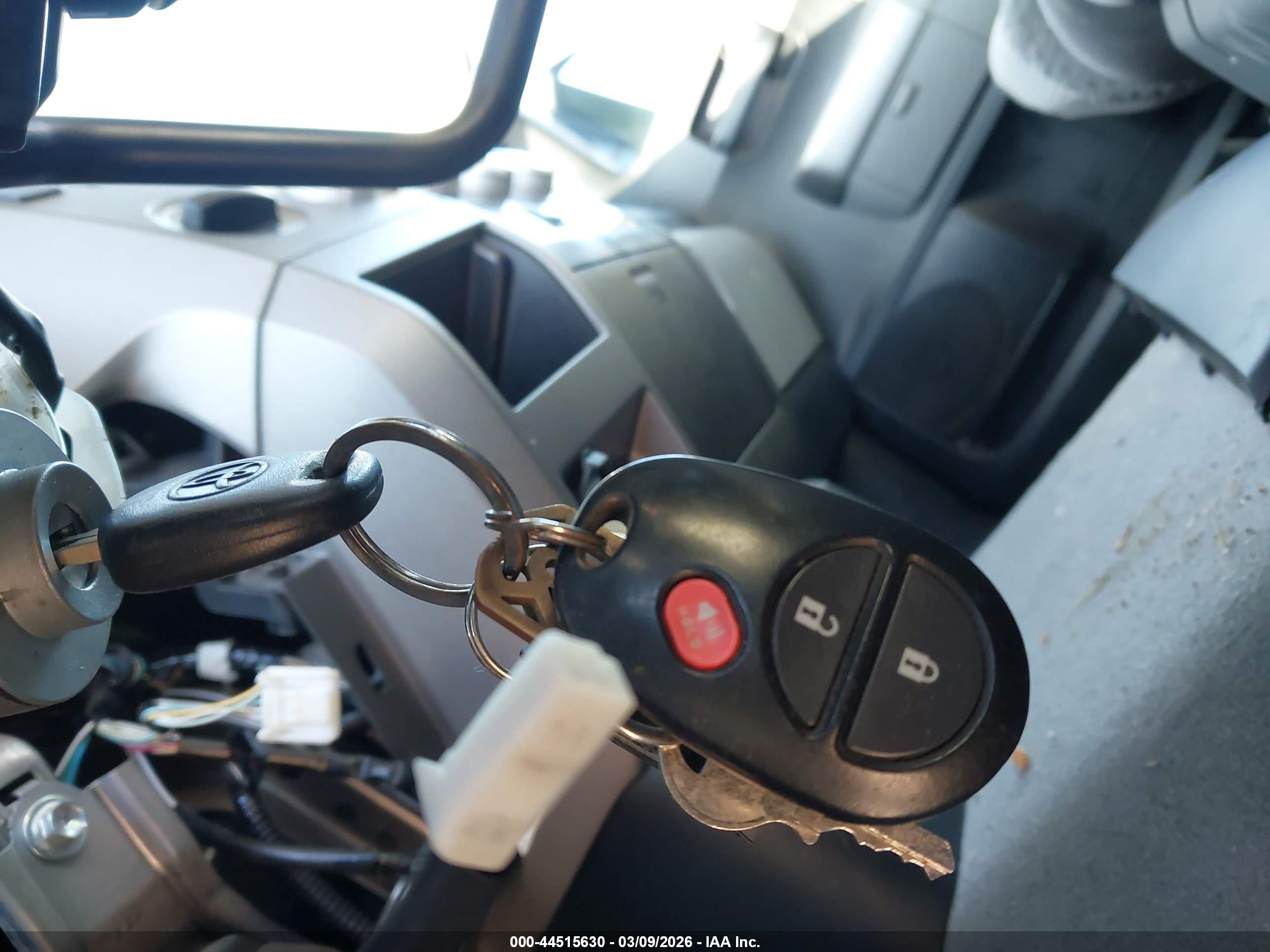 TOYOTA TUNDRA image 11