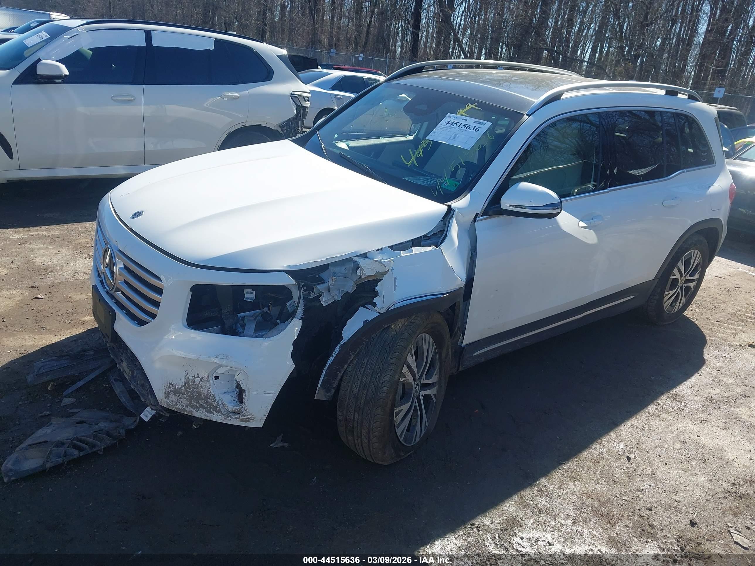 MERCEDES-BENZ GLB image 2