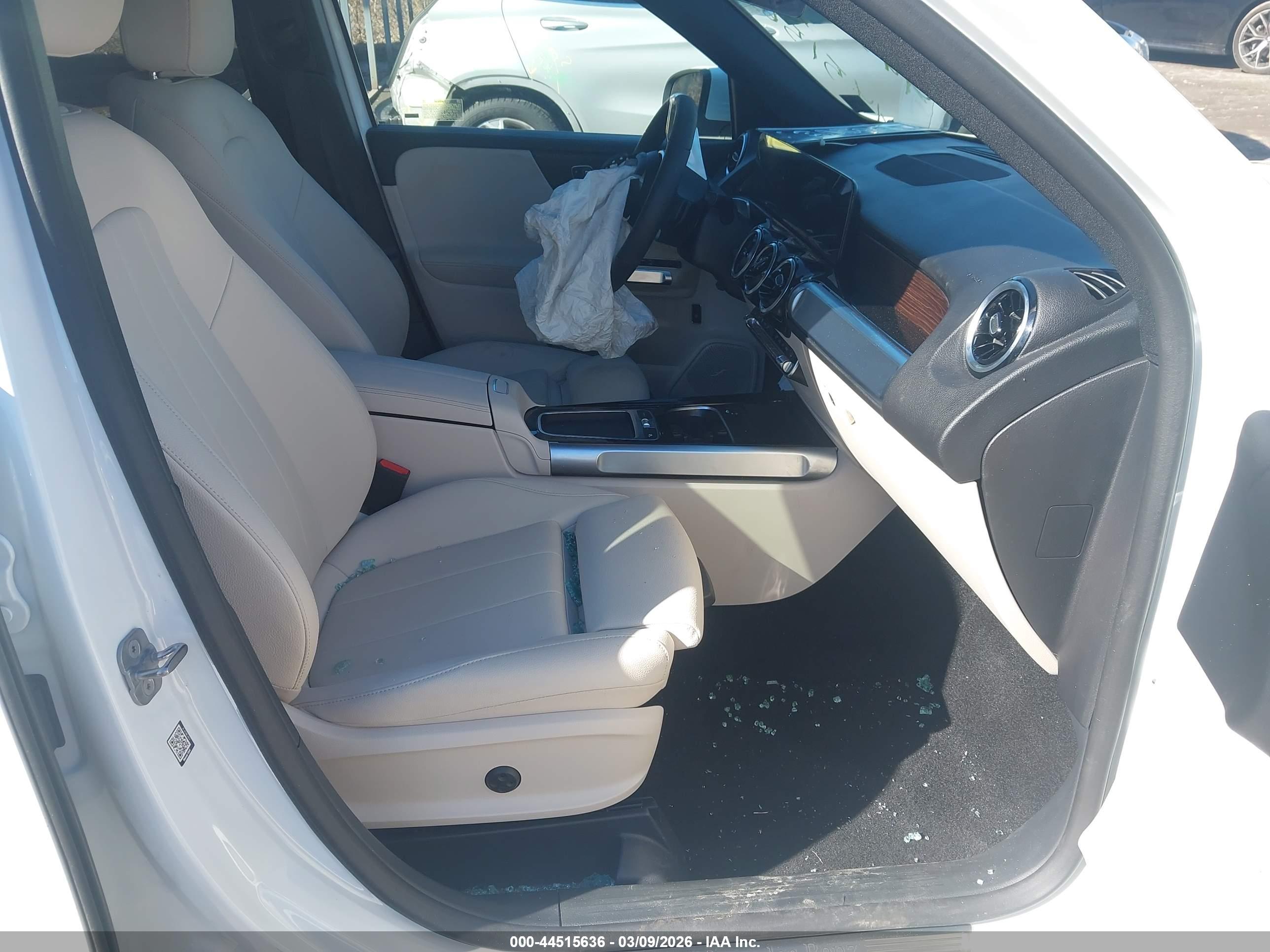 MERCEDES-BENZ GLB image 5