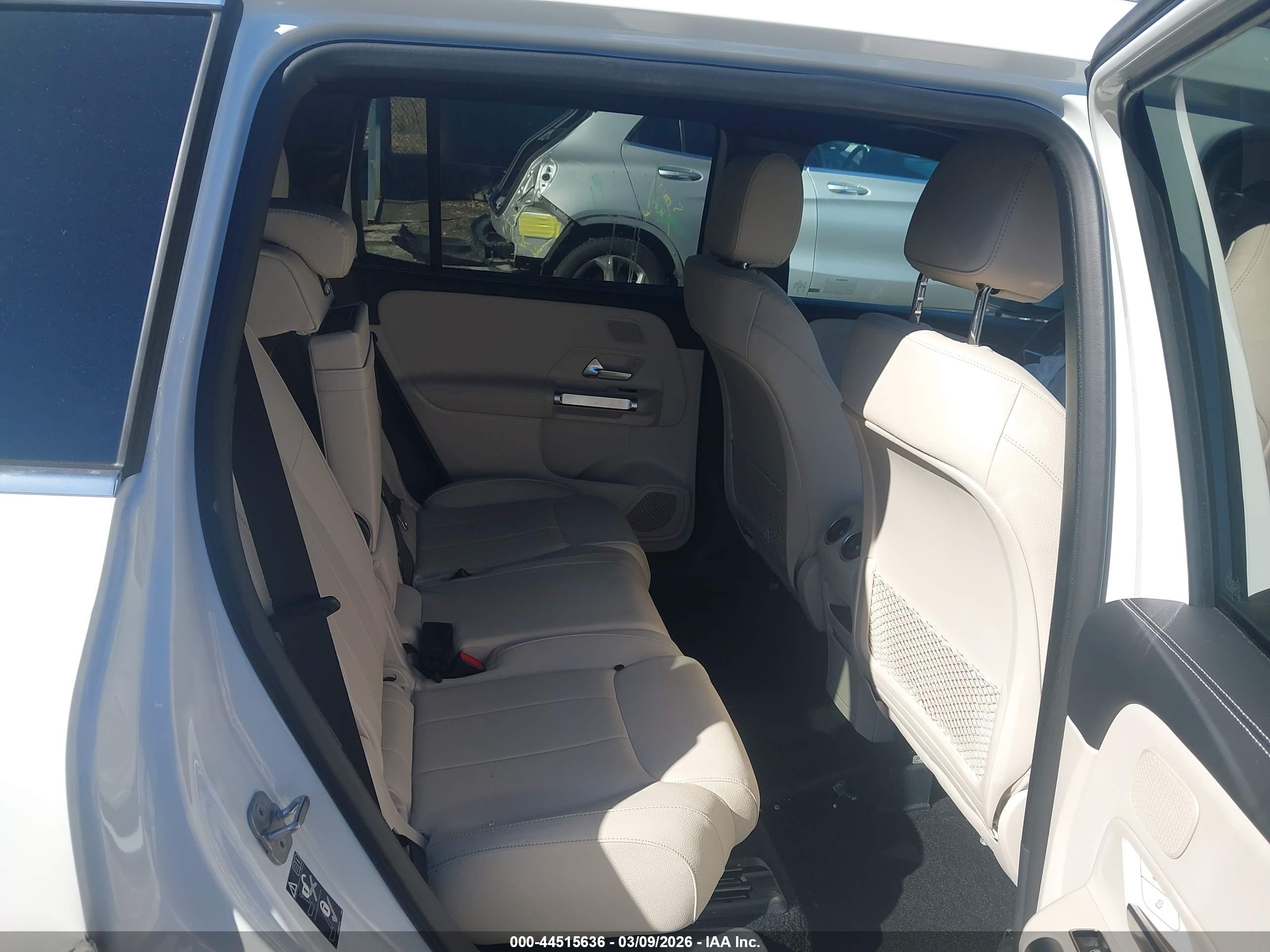 MERCEDES-BENZ GLB image 8