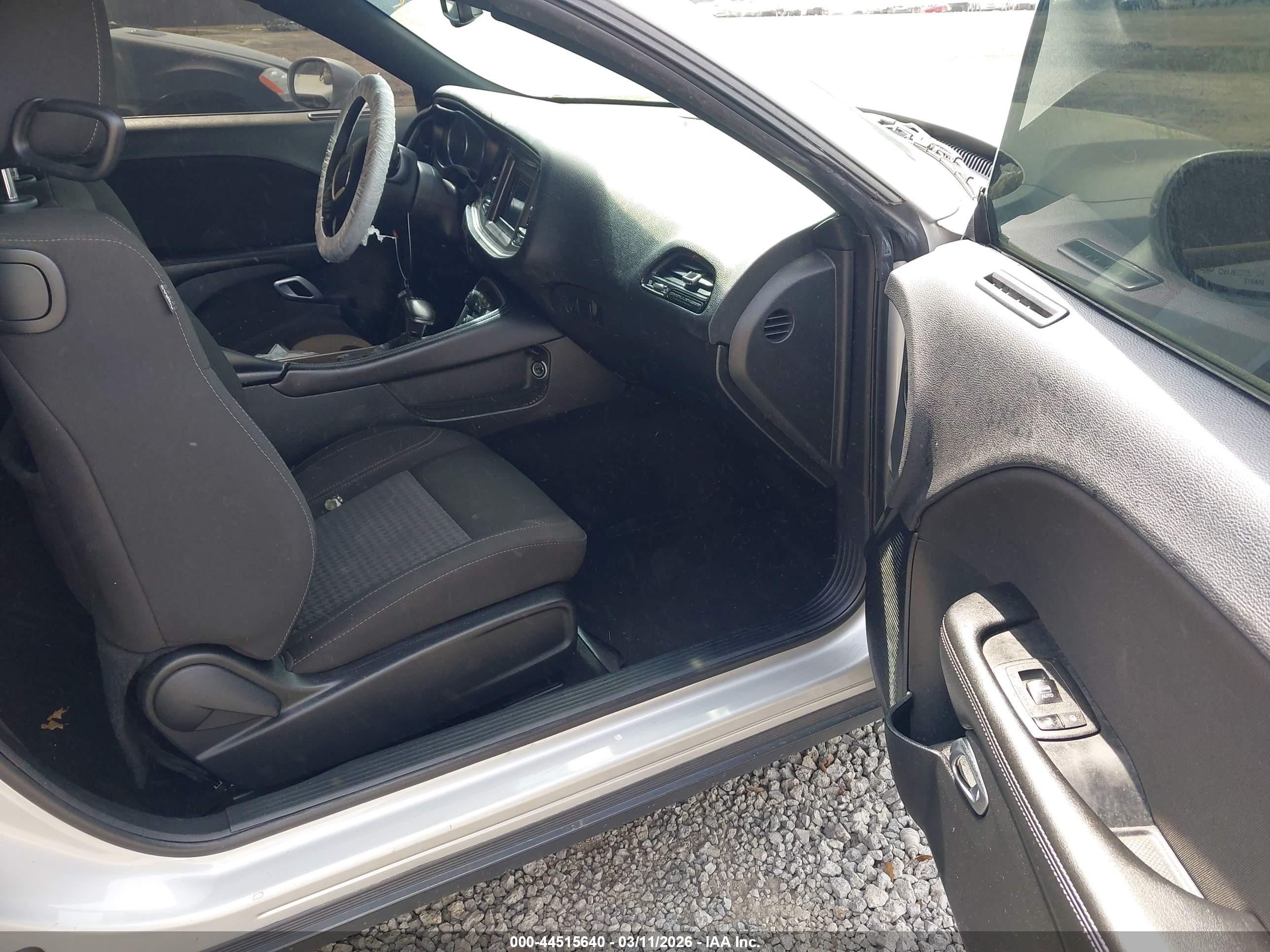 DODGE CHALLENGER image 5