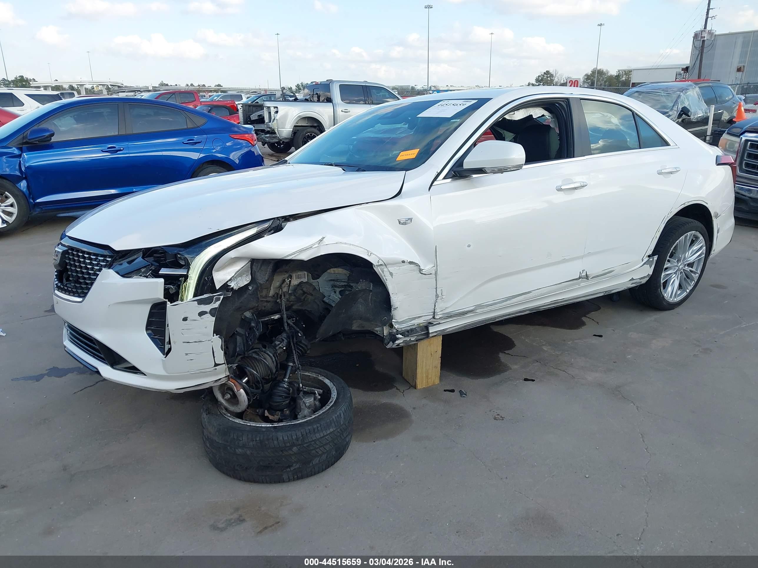 CADILLAC CT4 image 2