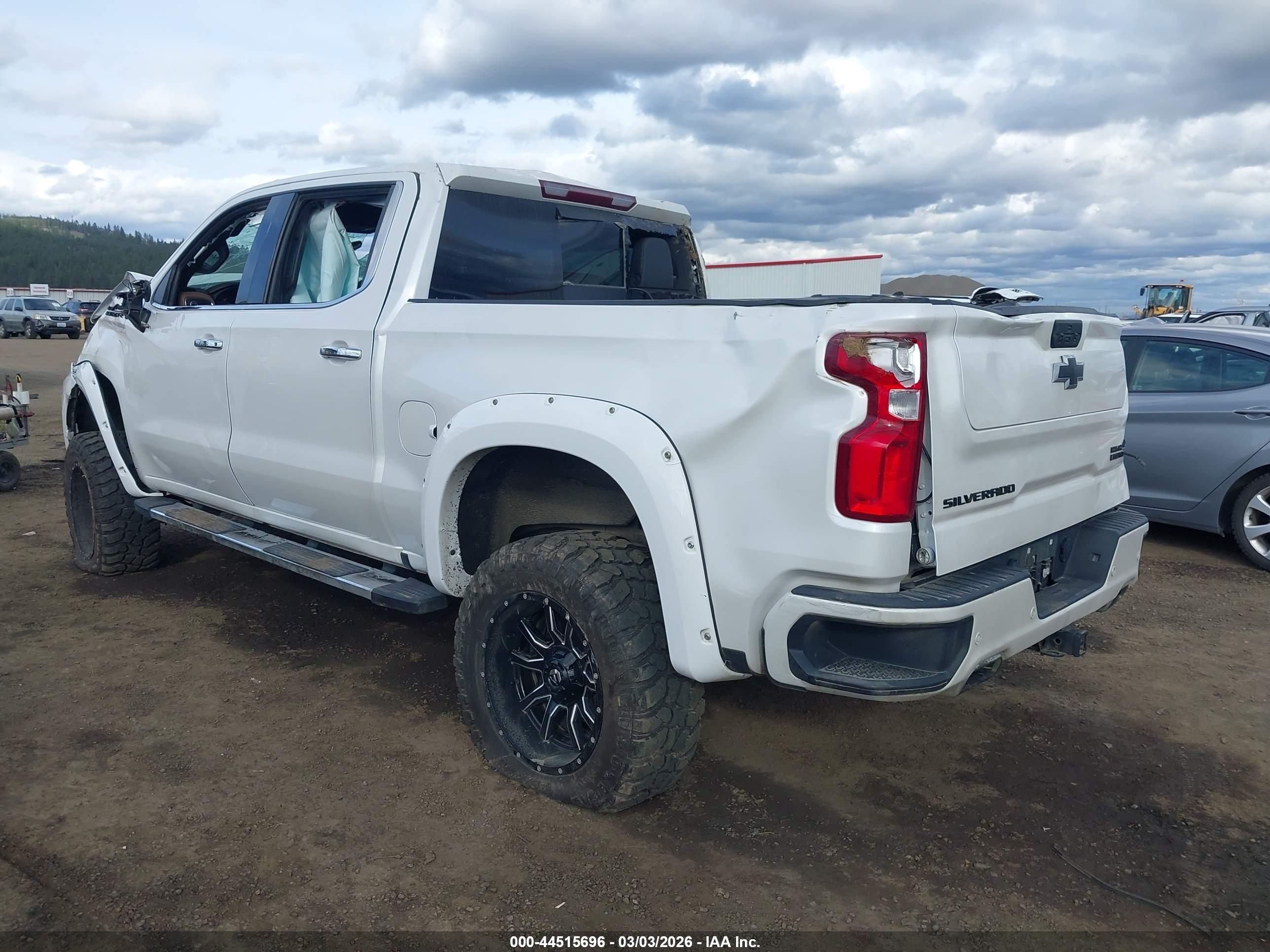 CHEVROLET SILVERADO image 3